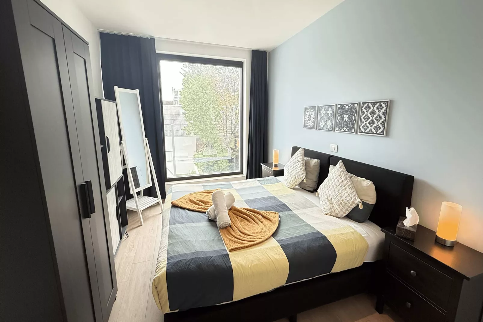 Spacious 3BR 25 BA Near Diamond District by OneLuxStay - Slaapkamer