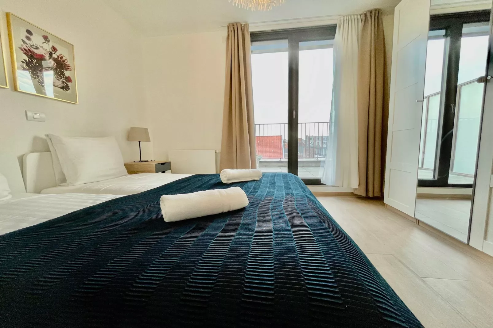 Modern 1BR Near Diamond District by OneLuxStay - Slaapkamer