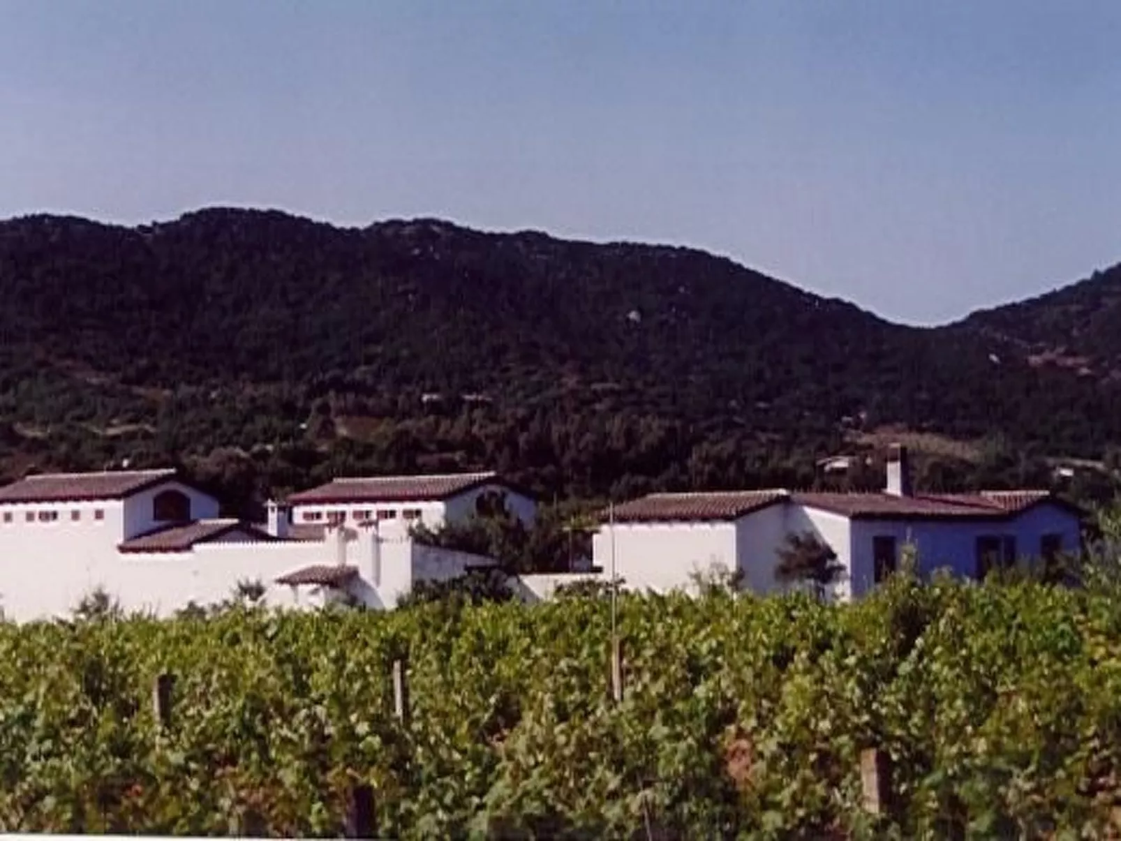 Tenuta "Carrubo" mit Wandkasten - Image-tags.info