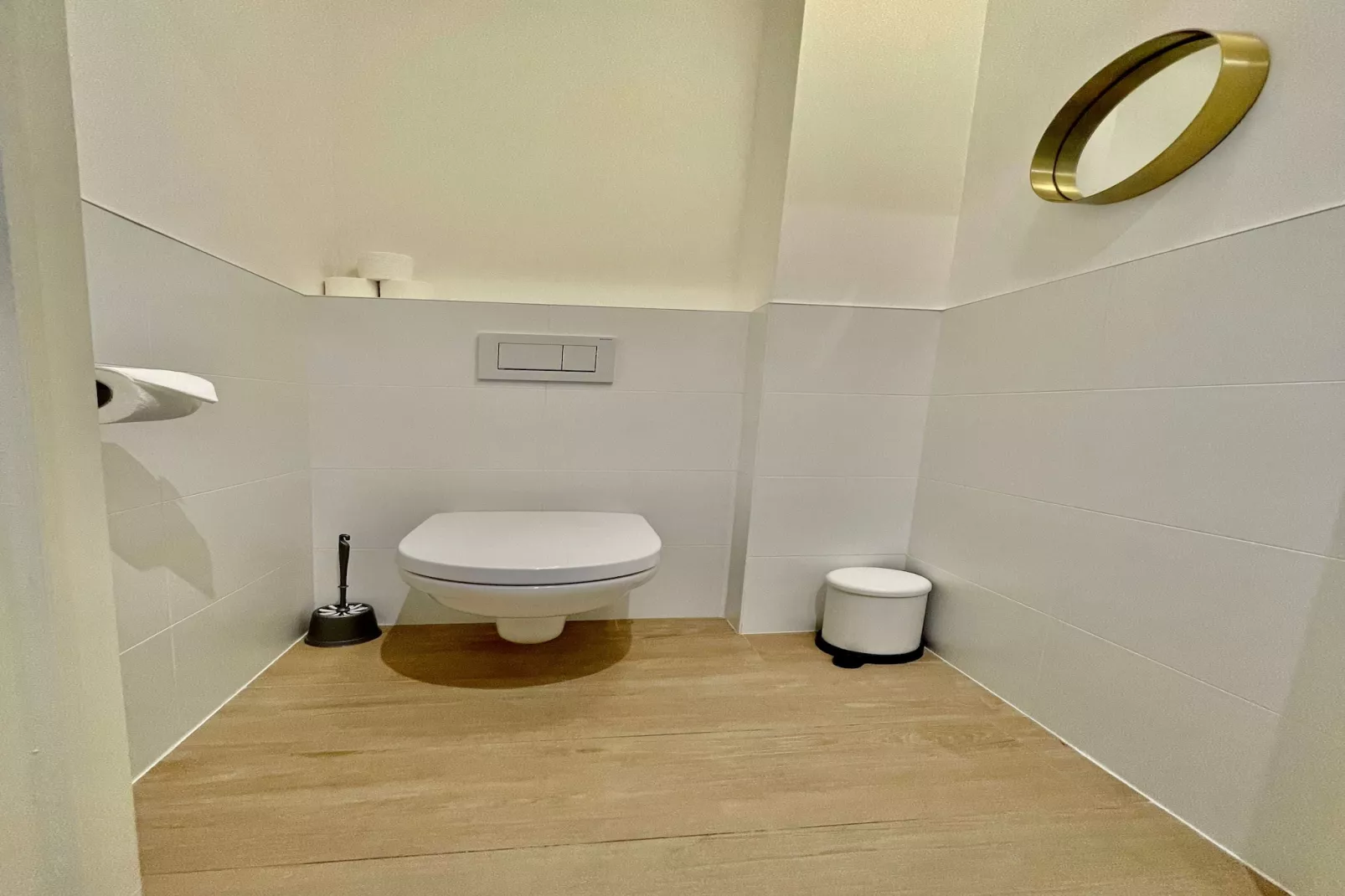 Modern 1BR Near Diamond District by OneLuxStay - Badkamer