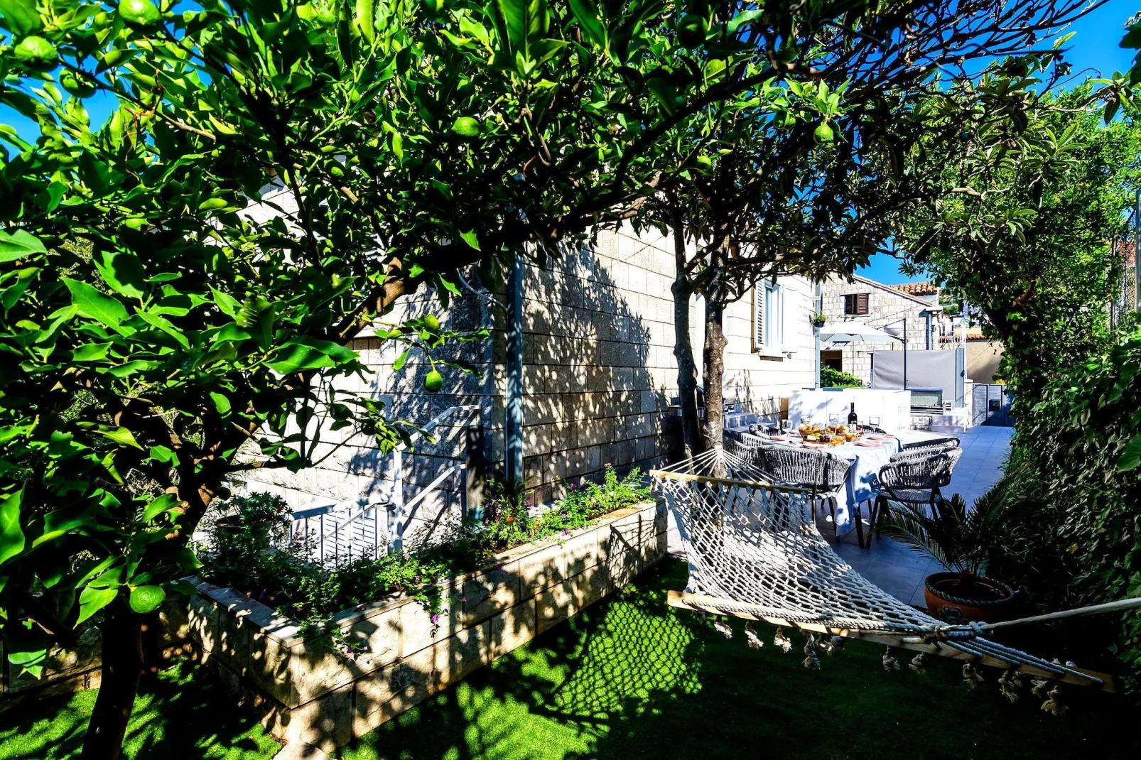 Villa Rustic stone - Tuinen zomer