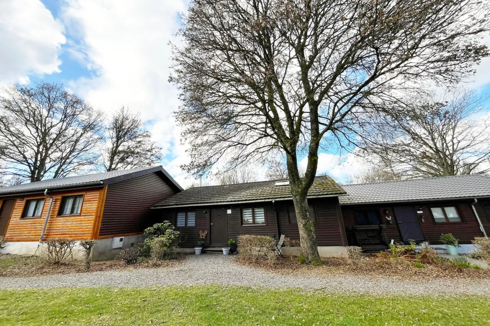 Chalet du temps suspendu - Buitenkant zomer