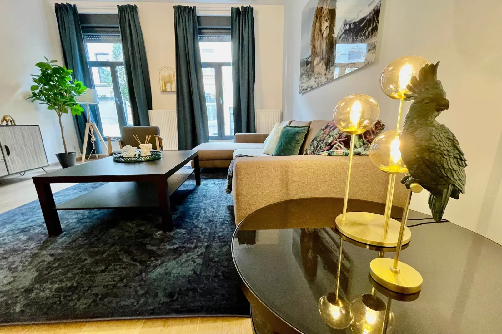 Luxury 2BR 2BA Near Fashion District by OneLuxStay - Woonkamer