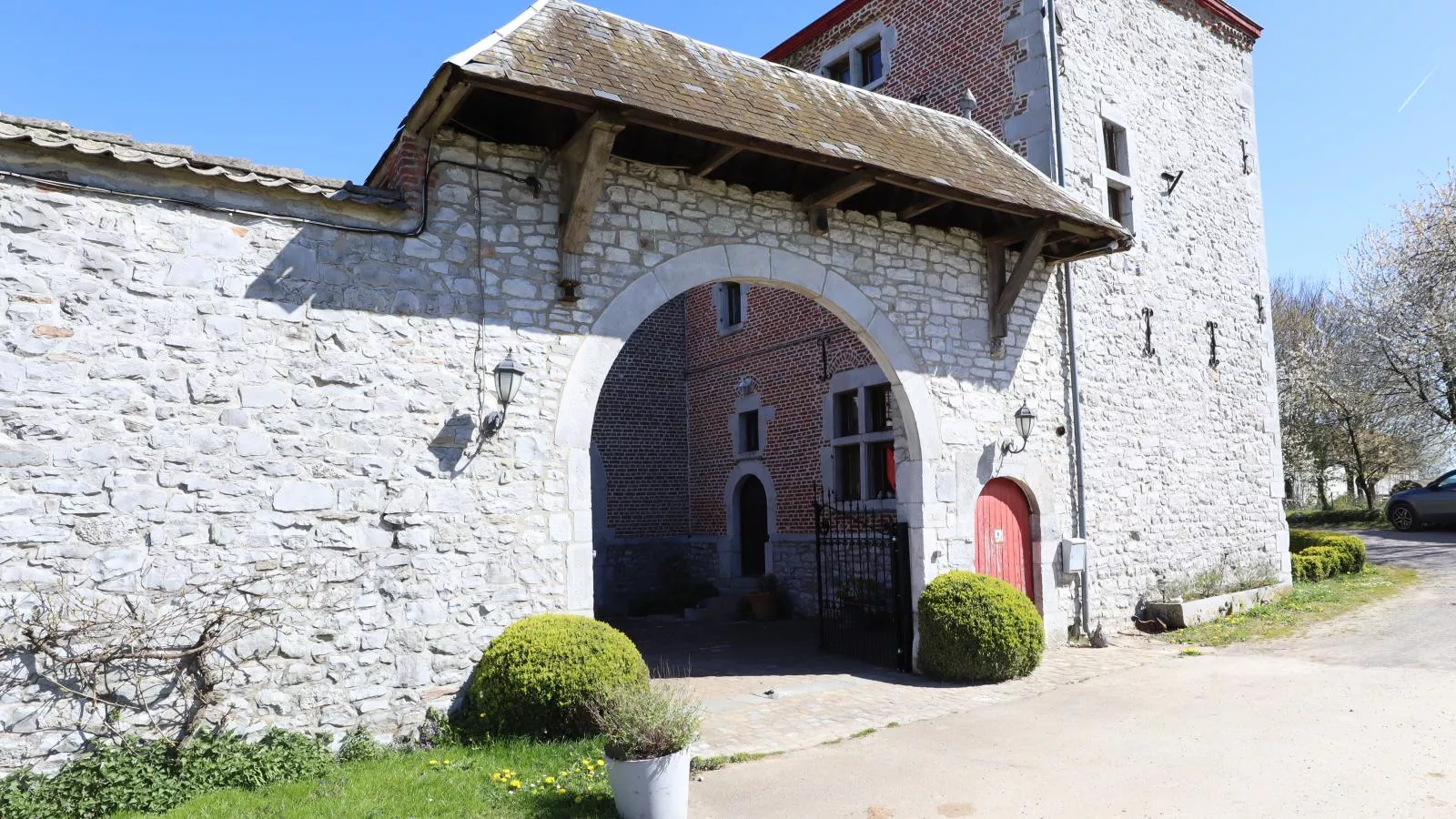 La Tour de la Chapelle - Buitenkant zomer