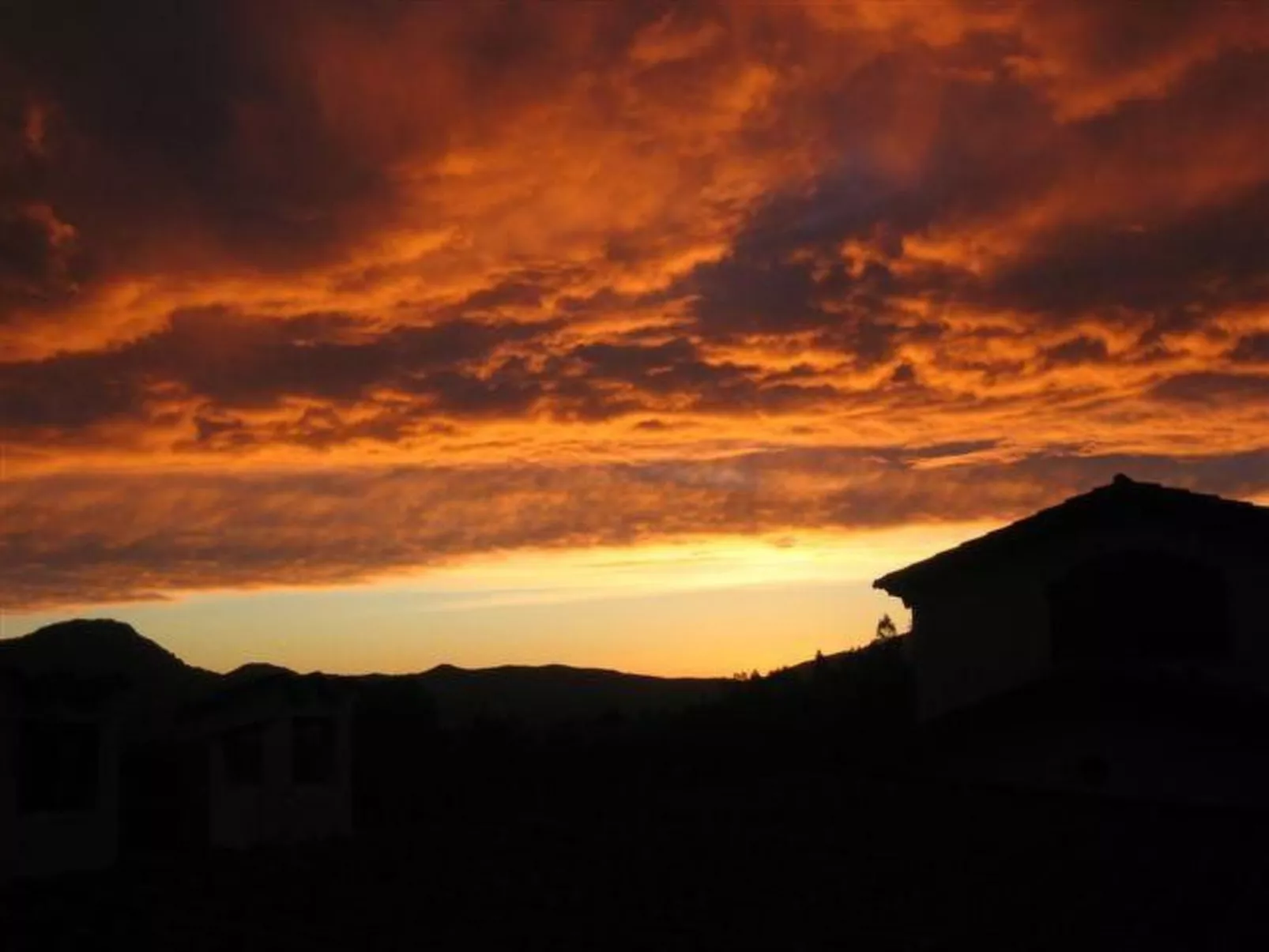 Tenuta "Carrubo" mit Wandkasten - Image-tags.info