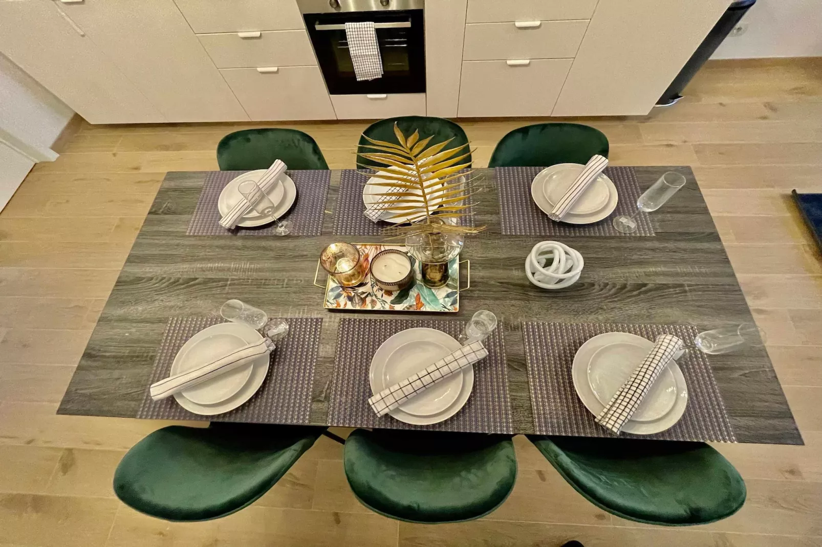 Luxury 2BR 2BA Near Fashion District by OneLuxStay - Eetkamer