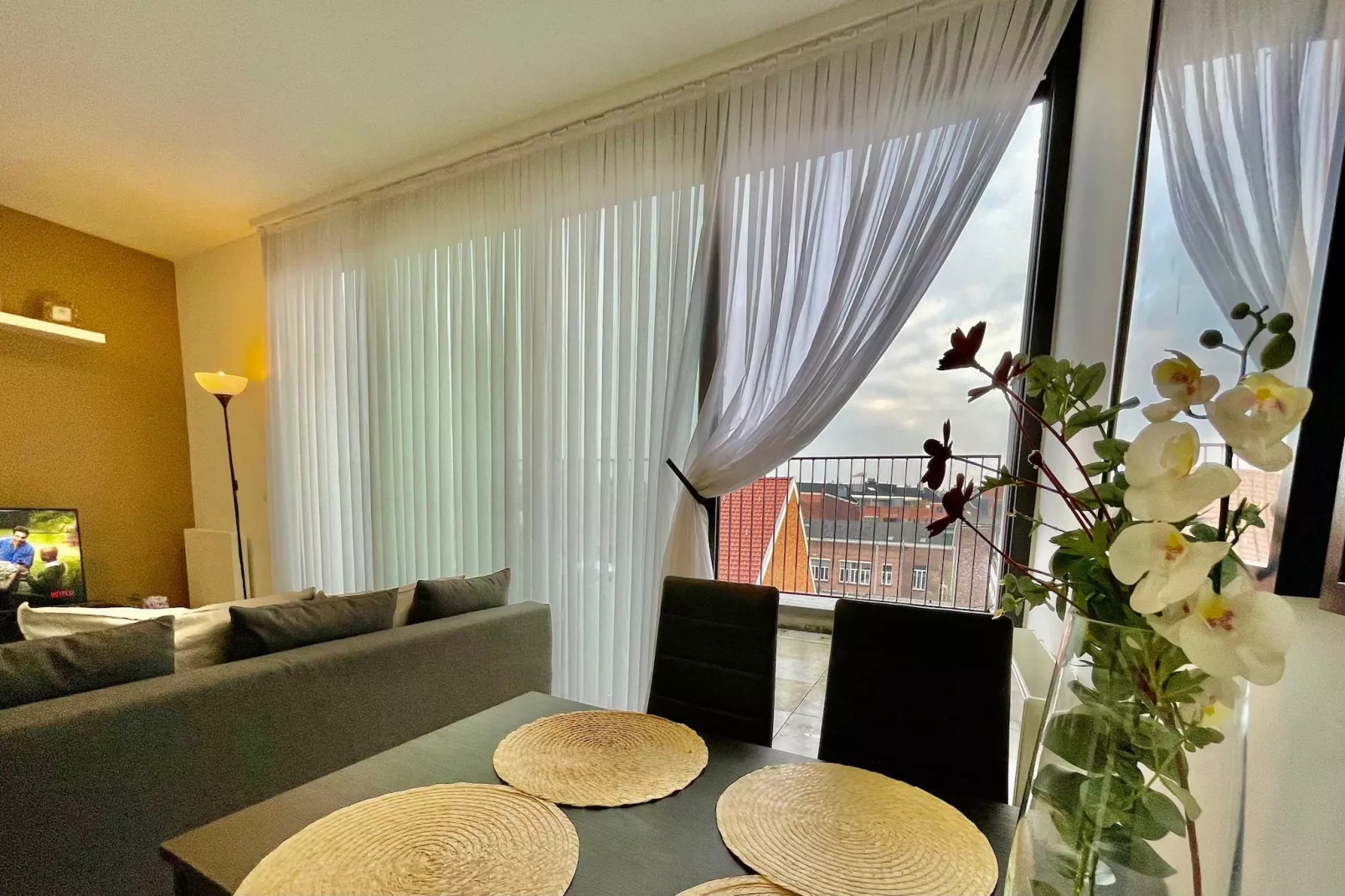 Modern 1BR Near Diamond District by OneLuxStay - Sfeer