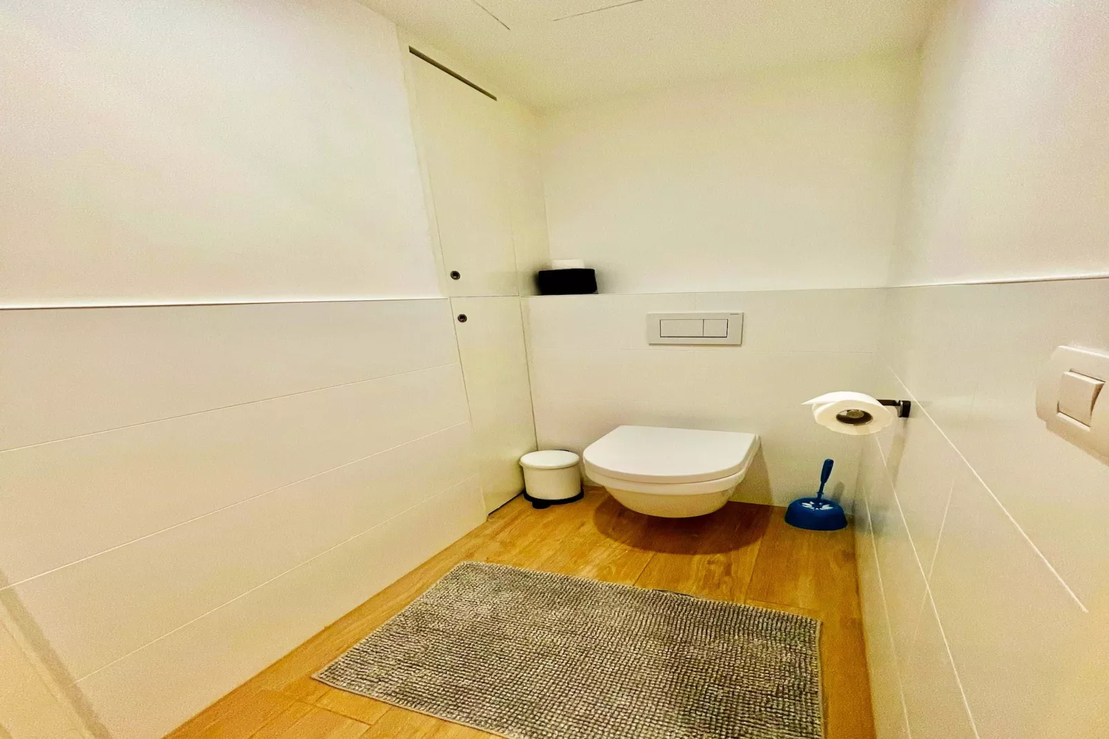 Modern 2BR Penthouse Near Diamond District by OneLuxStay - Badkamer