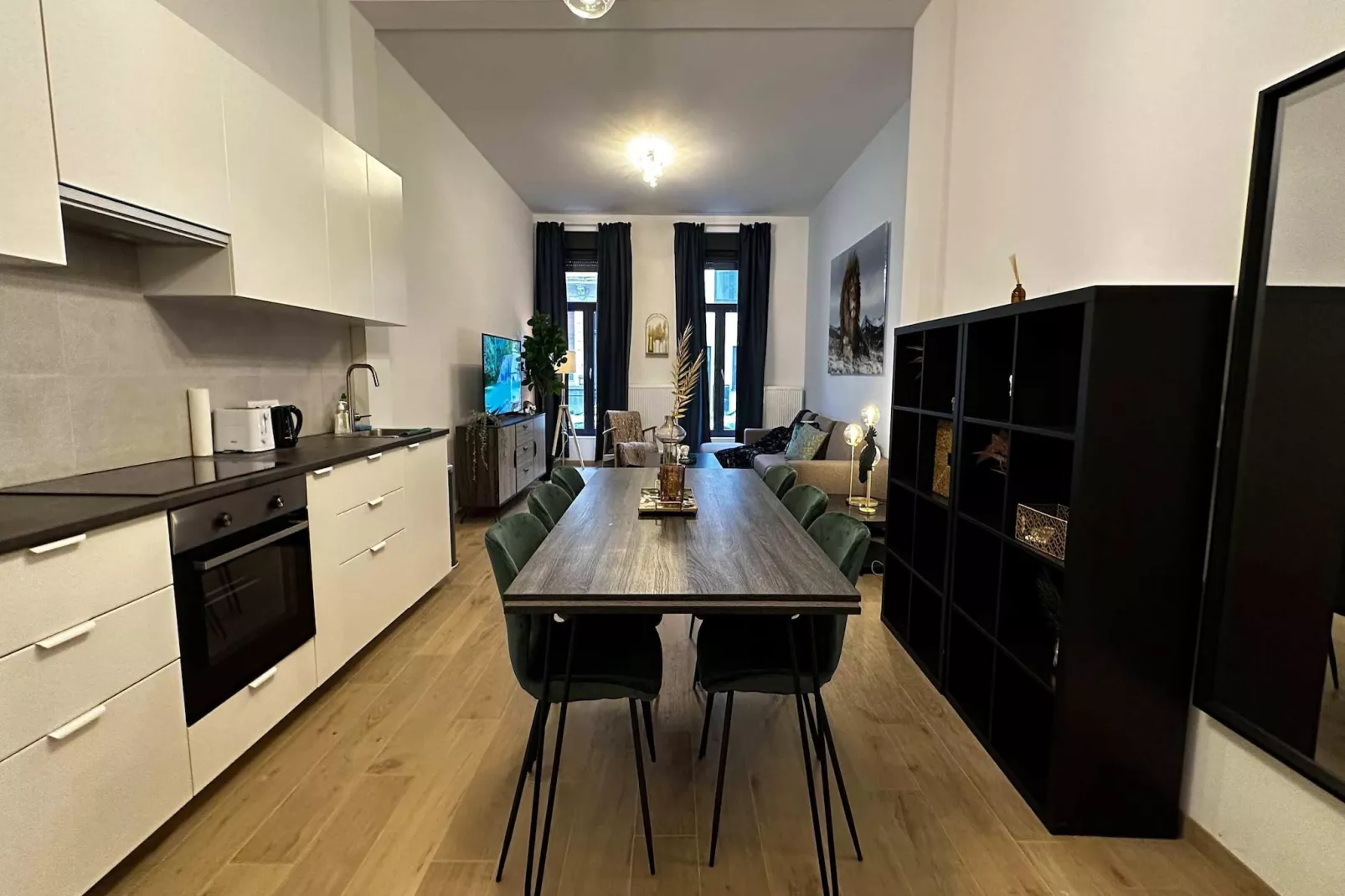 Luxury 2BR 2BA Near Fashion District by OneLuxStay - Eetkamer
