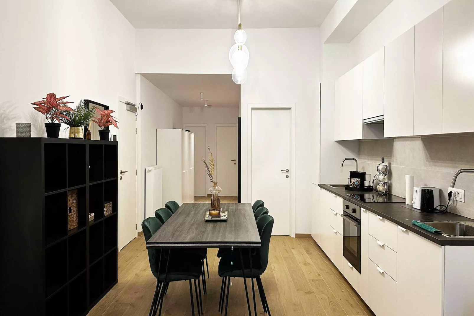 Luxury 2BR 2BA Near Fashion District by OneLuxStay - Eetkamer
