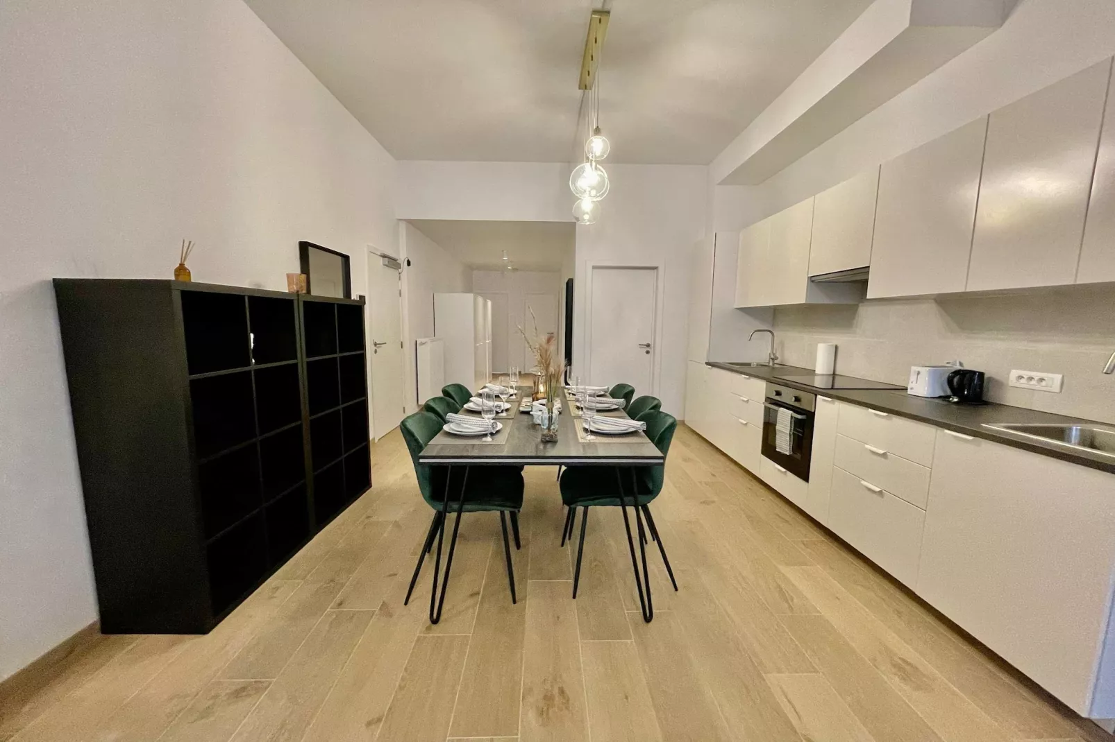 Luxury 2BR 2BA Near Fashion District by OneLuxStay - Eetkamer