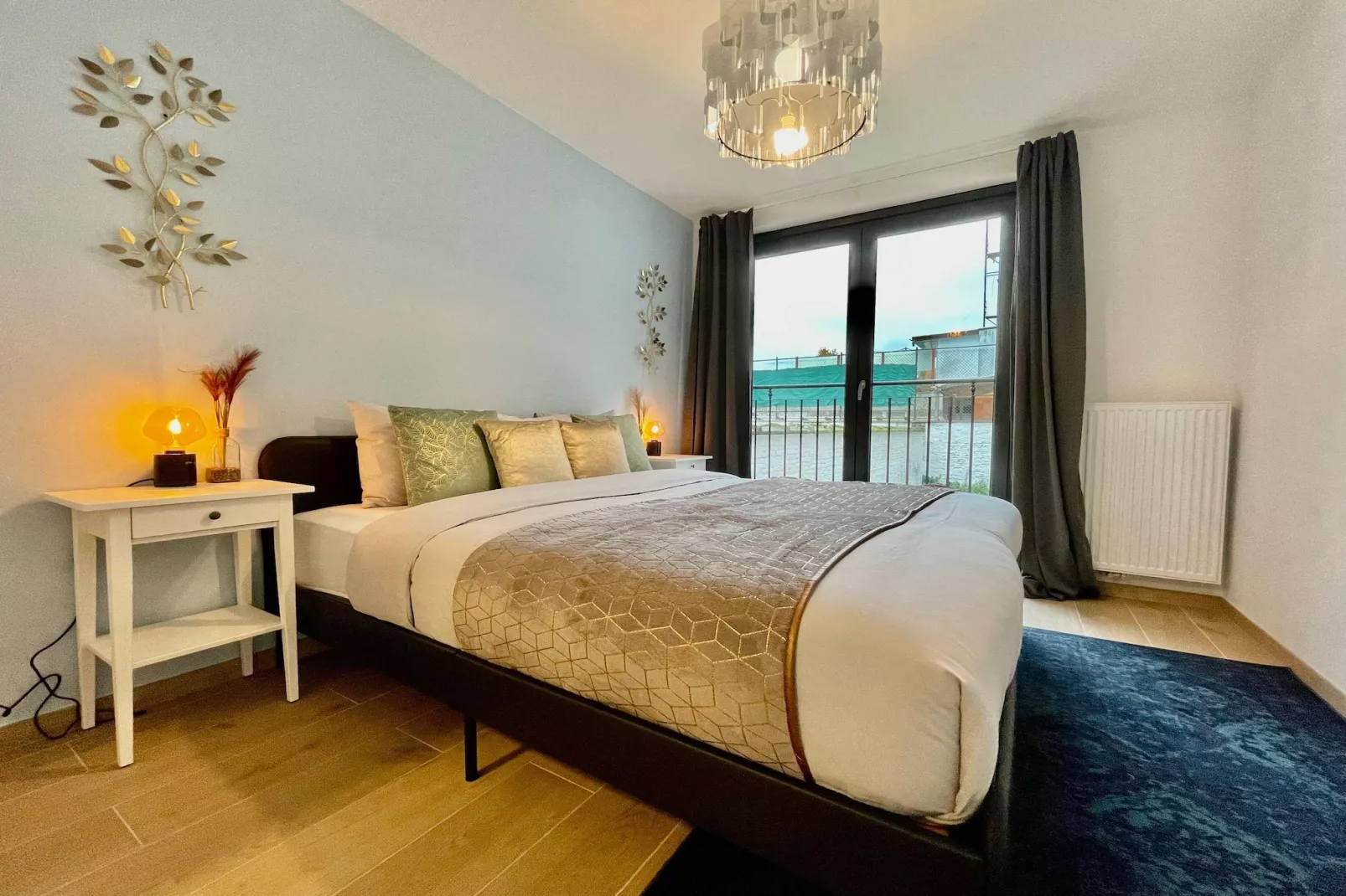 Luxury 2BR 2BA Near Fashion District by OneLuxStay - Slaapkamer