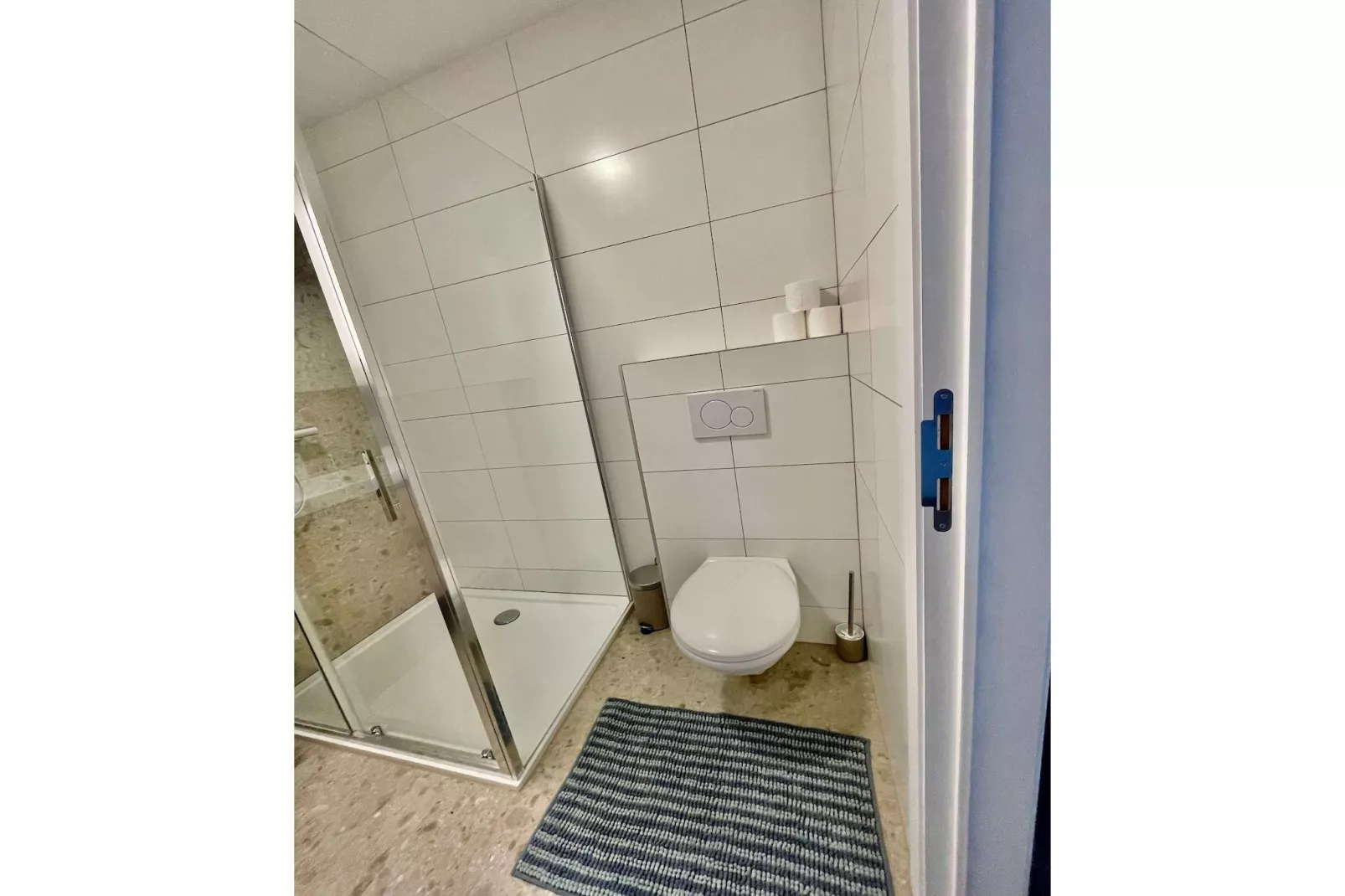 Luxury 2BR 2BA Near Fashion District by OneLuxStay - Badkamer