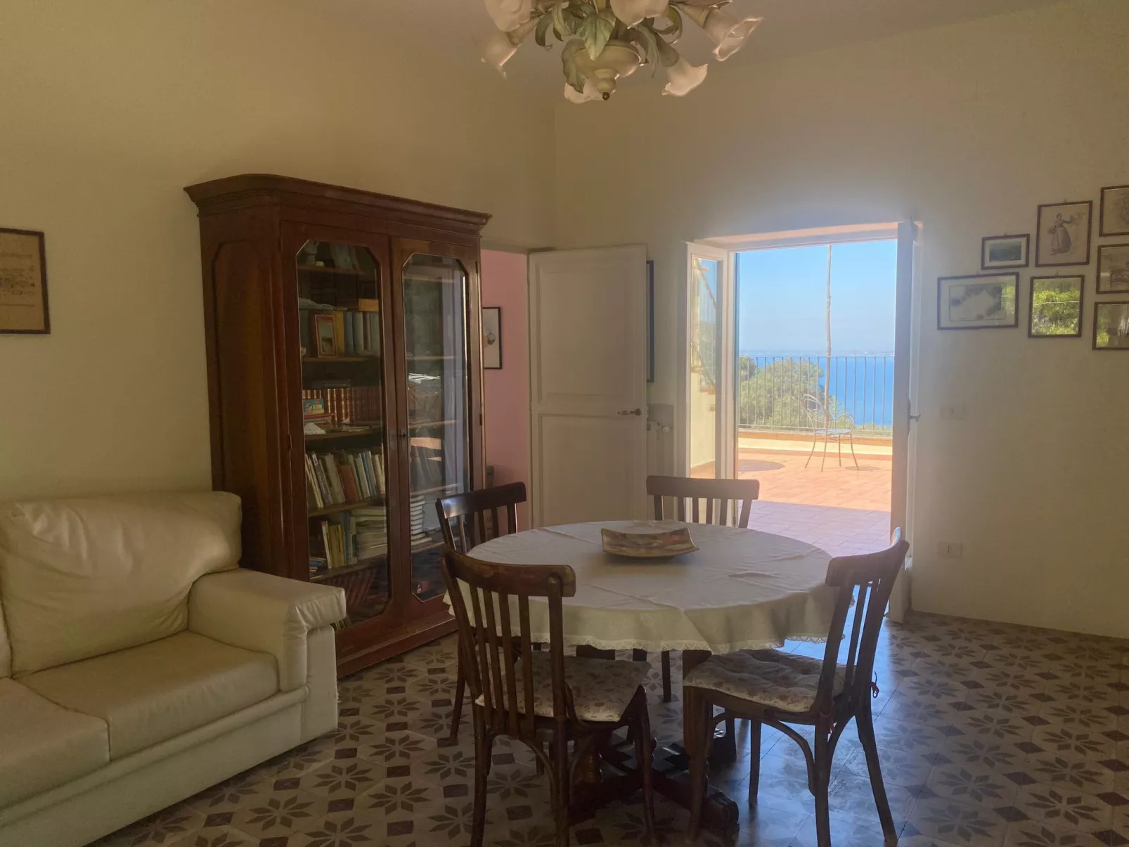 Wohnung mit Panoramaterrasse - Binnen