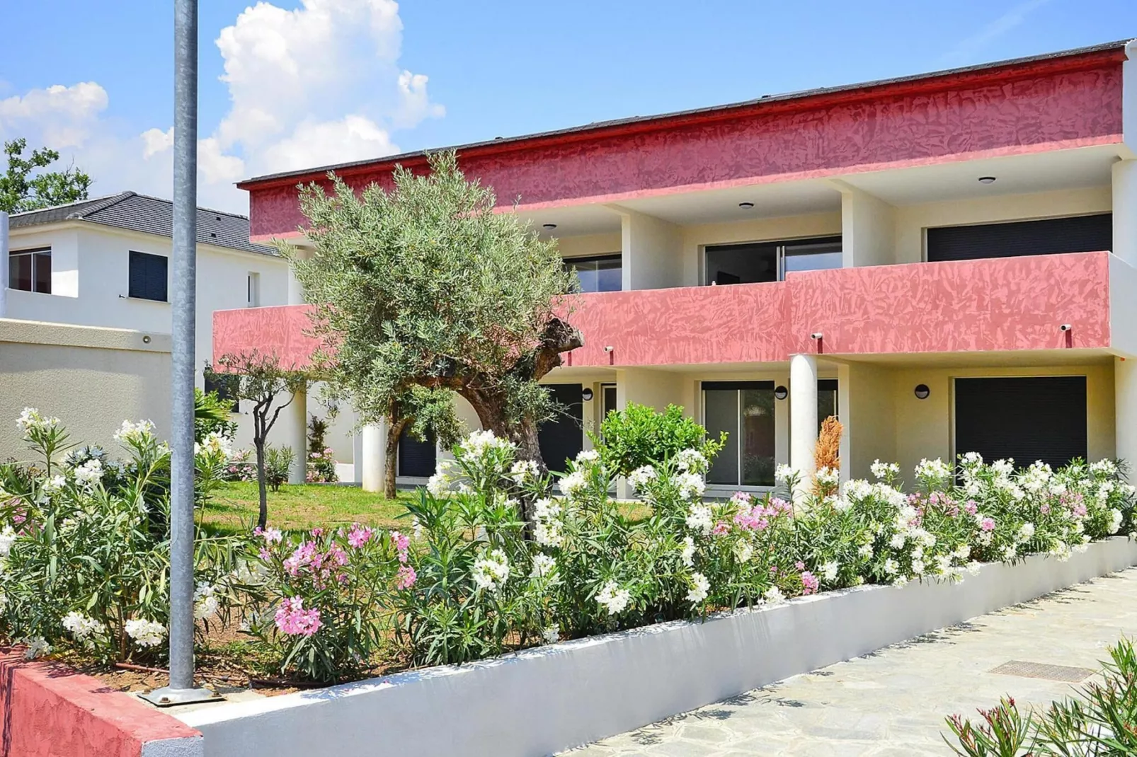 Residence Marea Resort Sainte Lucie-de-Moriani / Bungalow/4 - Buitenkant zomer