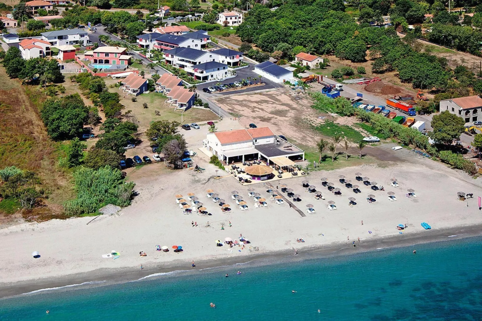 Residence Marea Resort Sainte Lucie-de-Moriani / Bungalow/4 - Uitzicht zomer