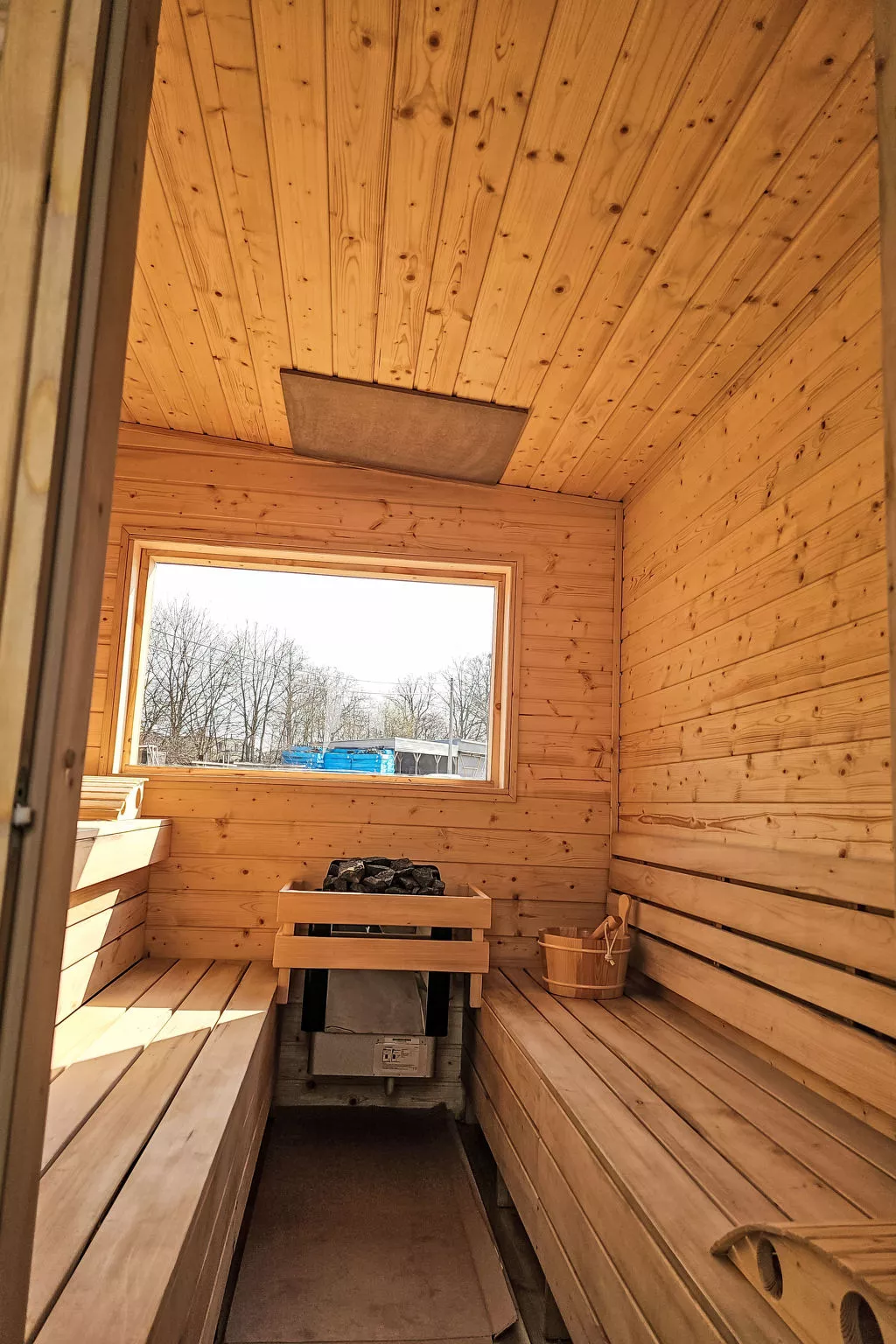 Ganzjährig bewohnbares Ferienhaus - rot - Buiten