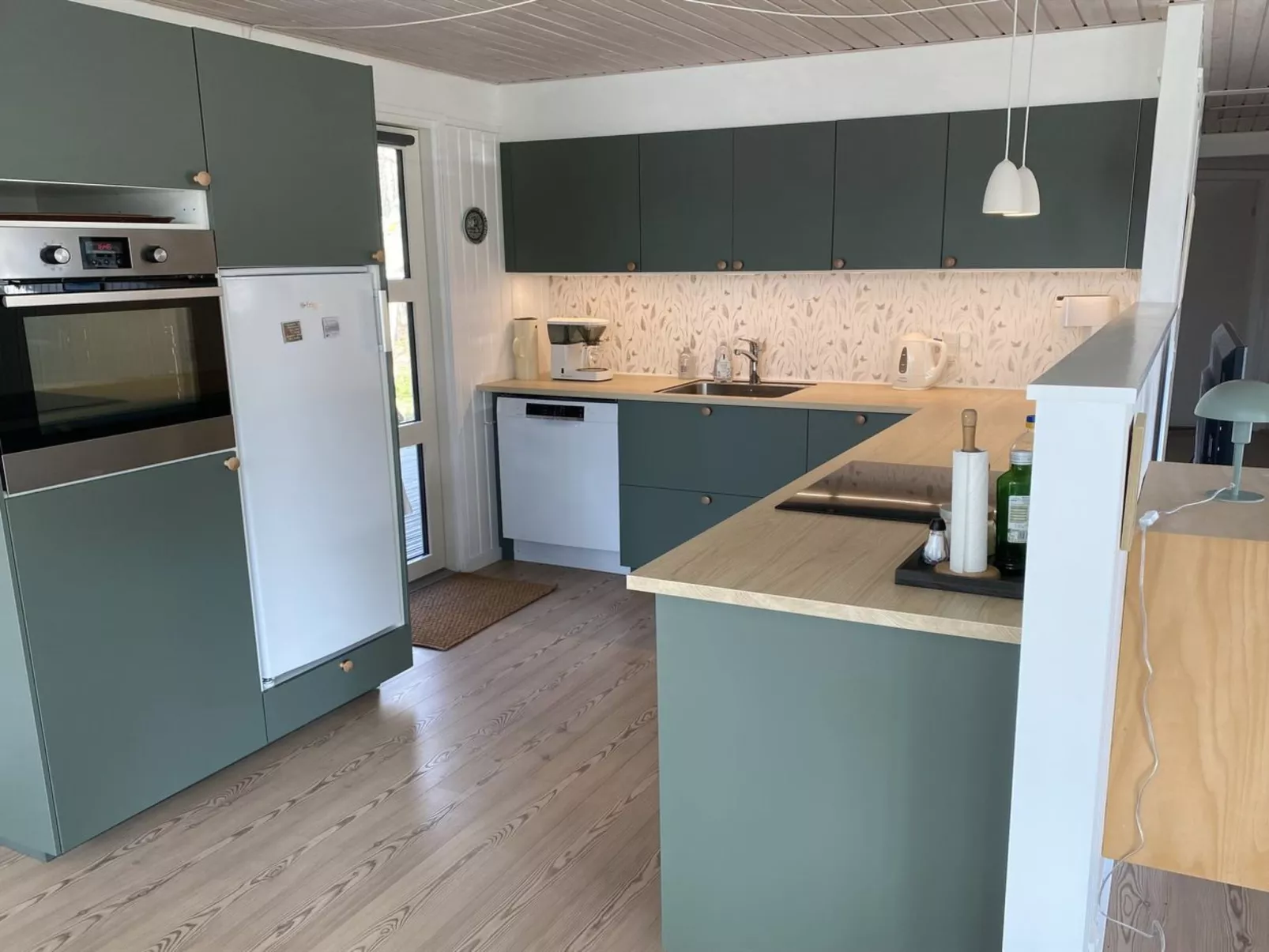 "Chrissie" - 150m from the sea - Binnen