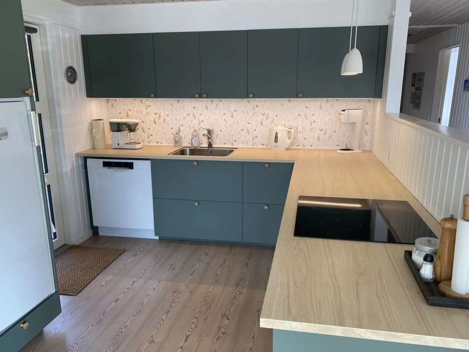 "Chrissie" - 150m from the sea - Binnen