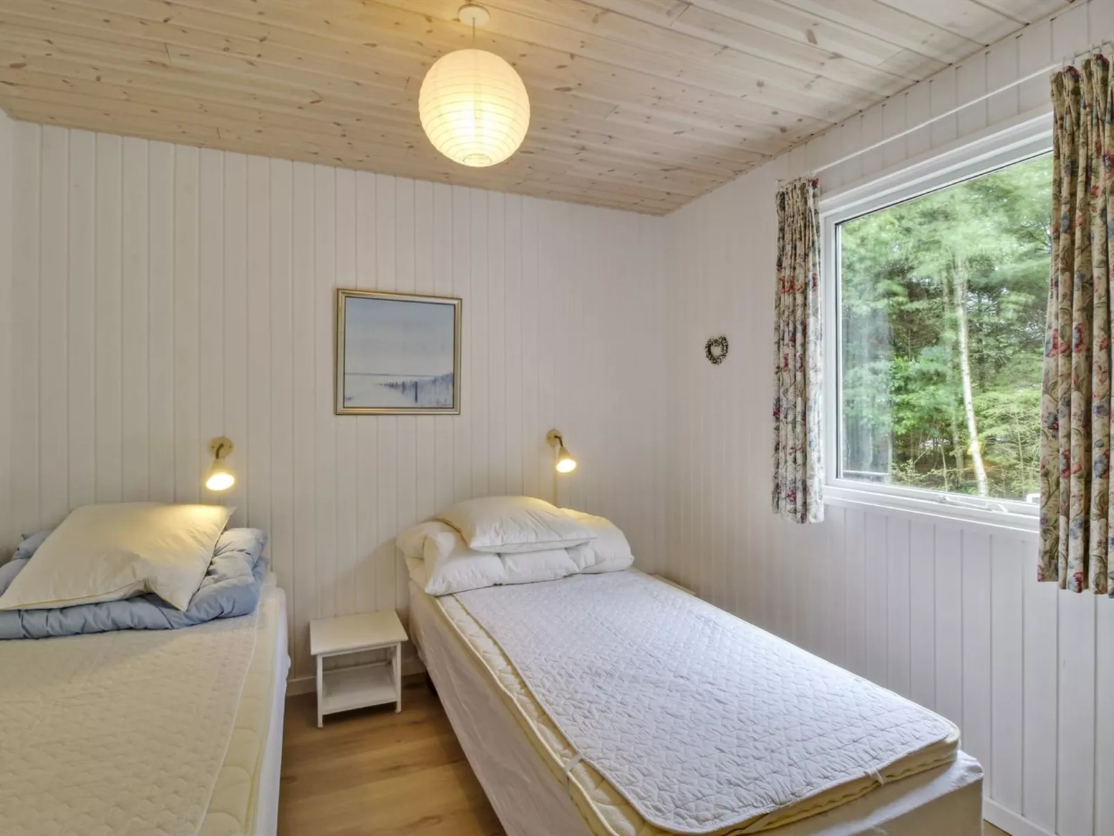 "Chrissie" - 150m from the sea - Binnen