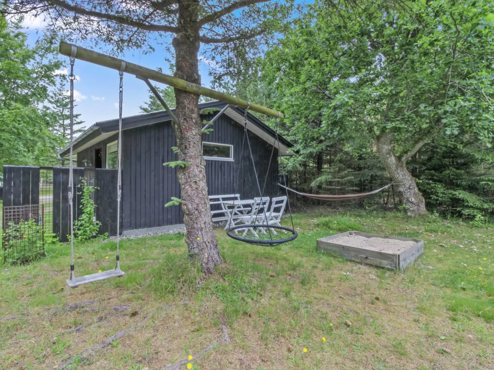 "Chrissie" - 150m from the sea - Buiten