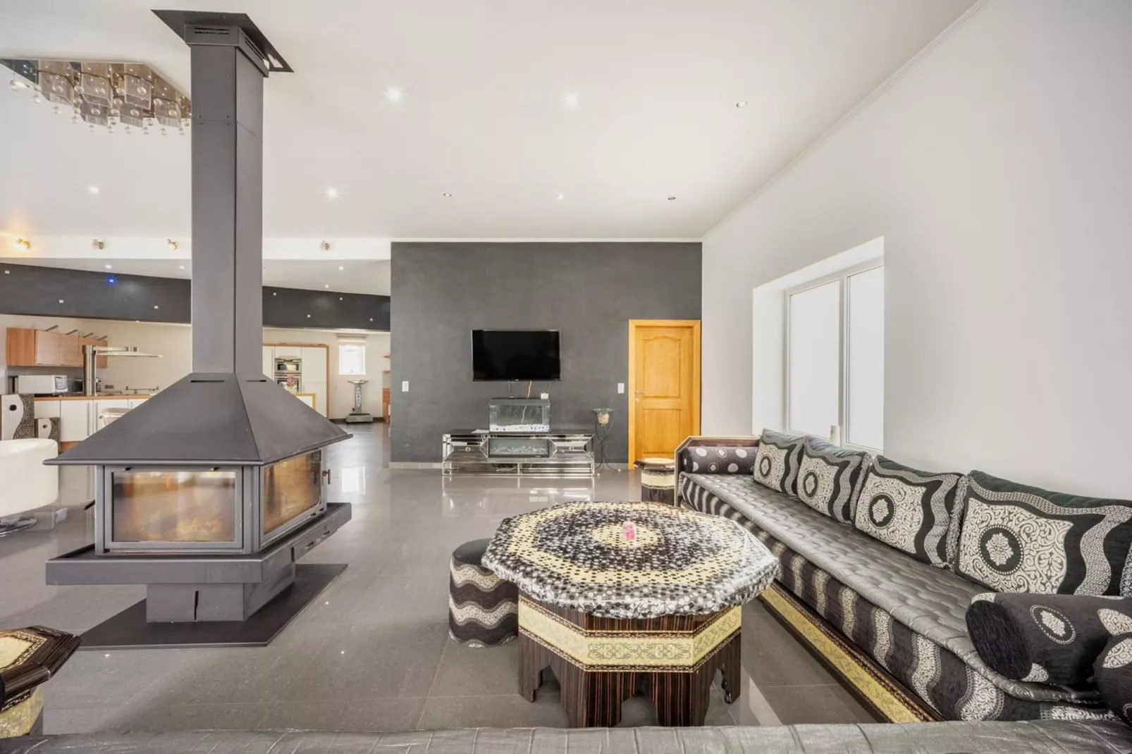 Magnifique maison de vacances pour 10 adultes avec pscine intérieure  Sauna Bains à remous et  Hamam