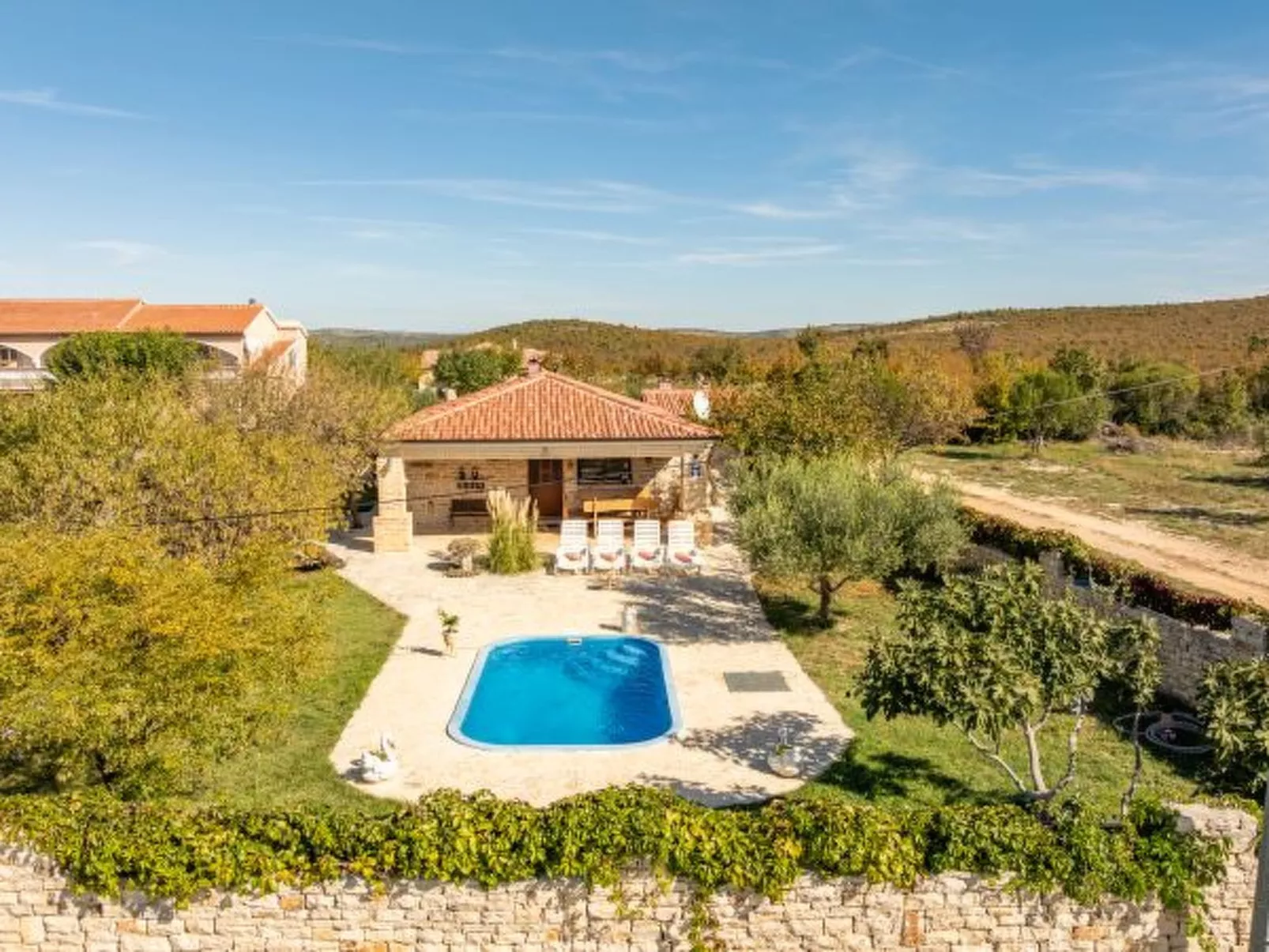 Villa Serena with pool - Image-tags.info