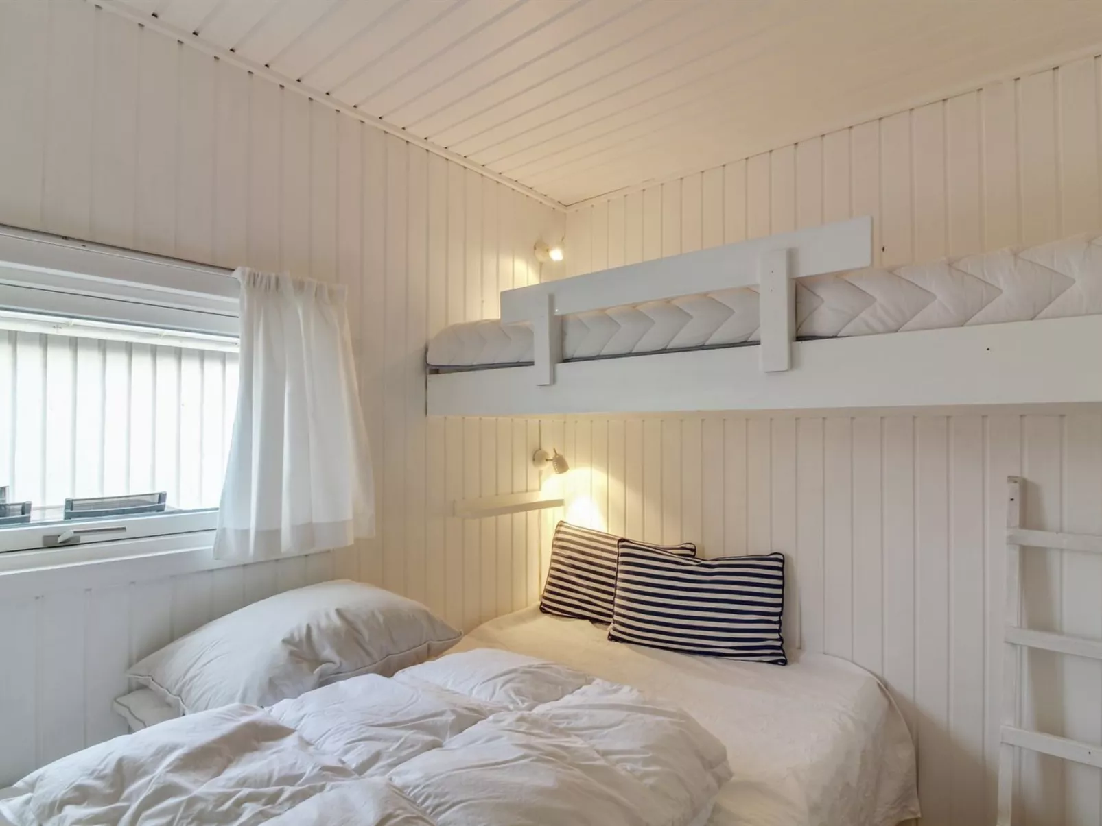 "Rutha" - 45m from the sea - Binnen