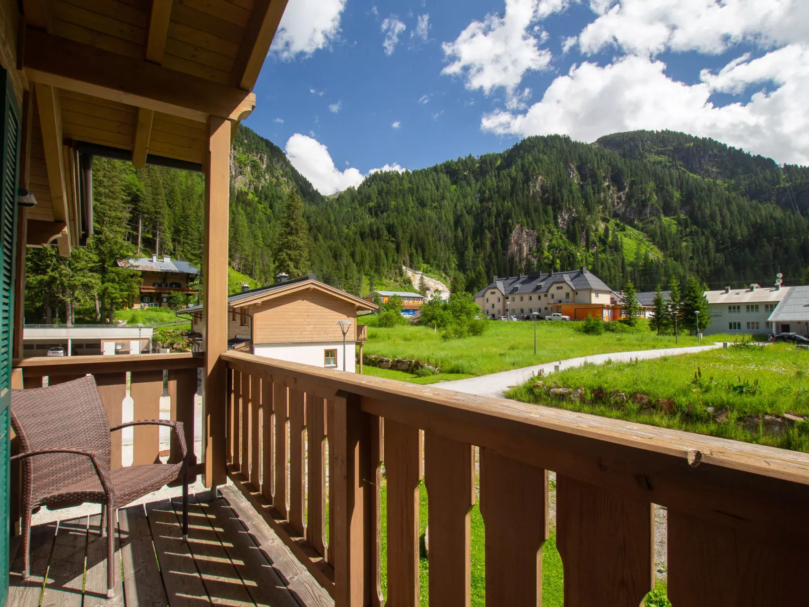 Lodge Adlerhorst 178 im Tauerndorf Enzingerboden - Buiten
