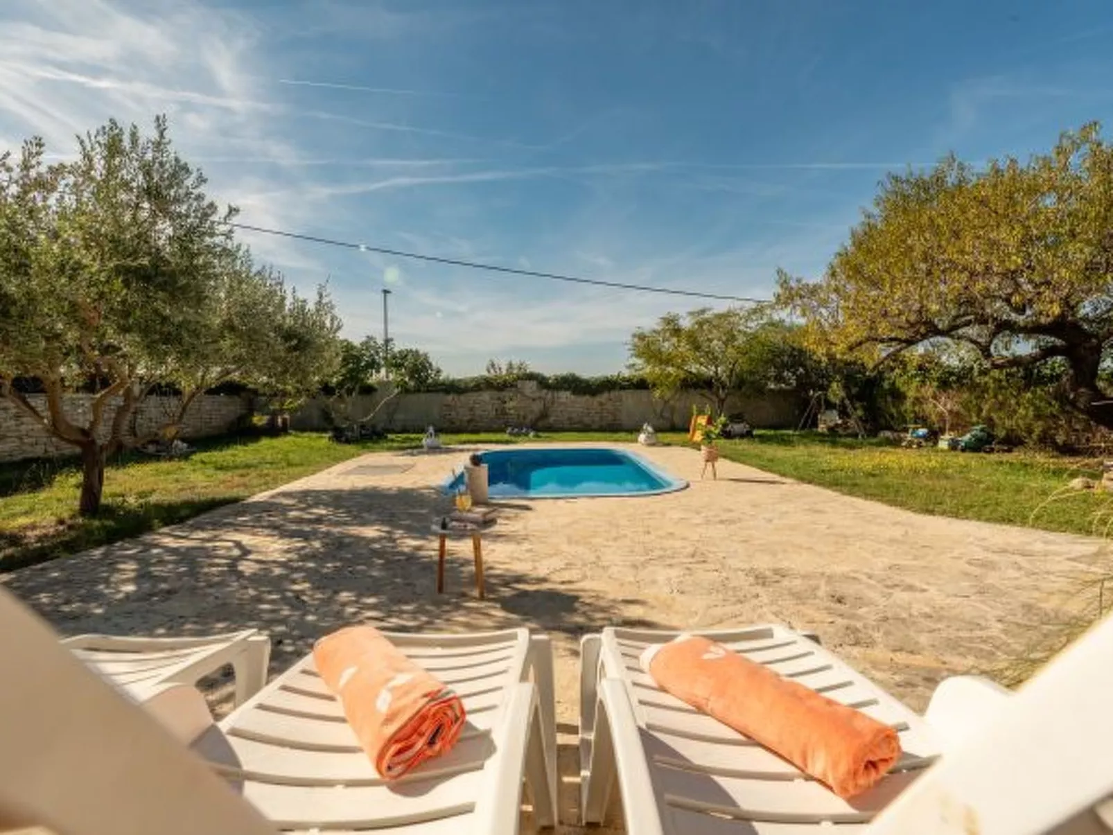 Villa Serena with pool - Image-tags.info