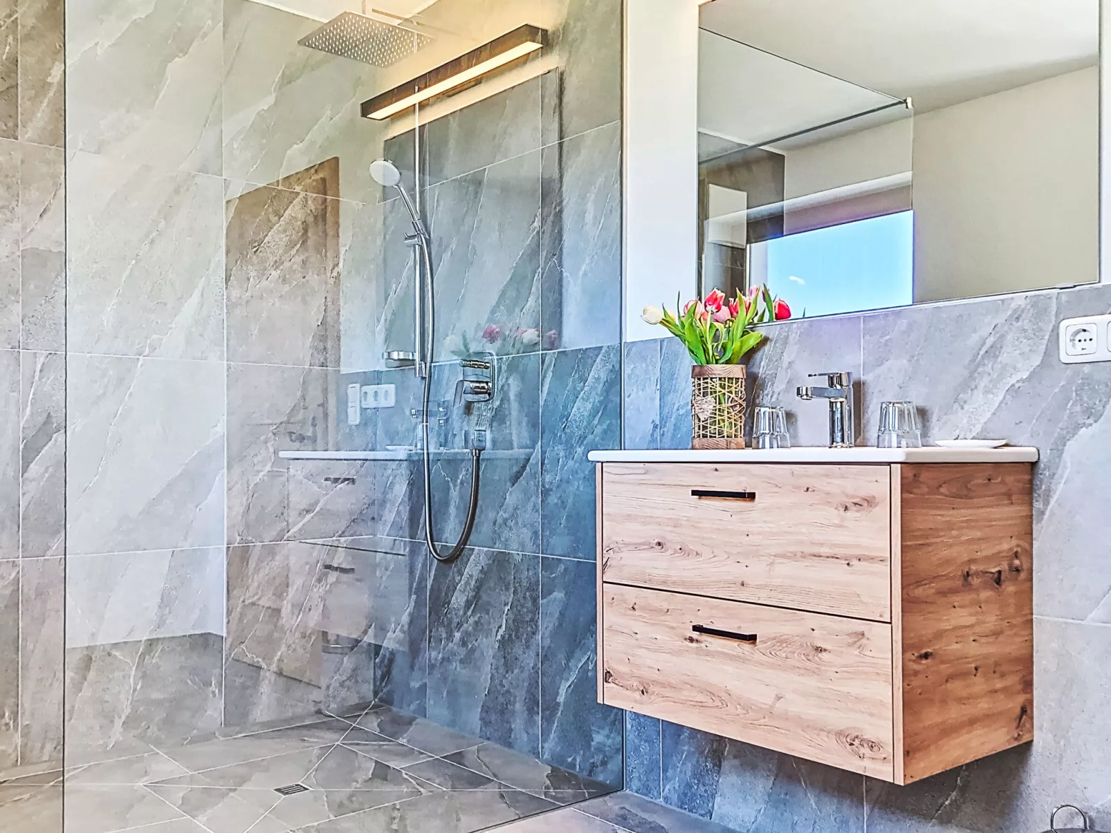 Panoramablick Tauern - Binnen