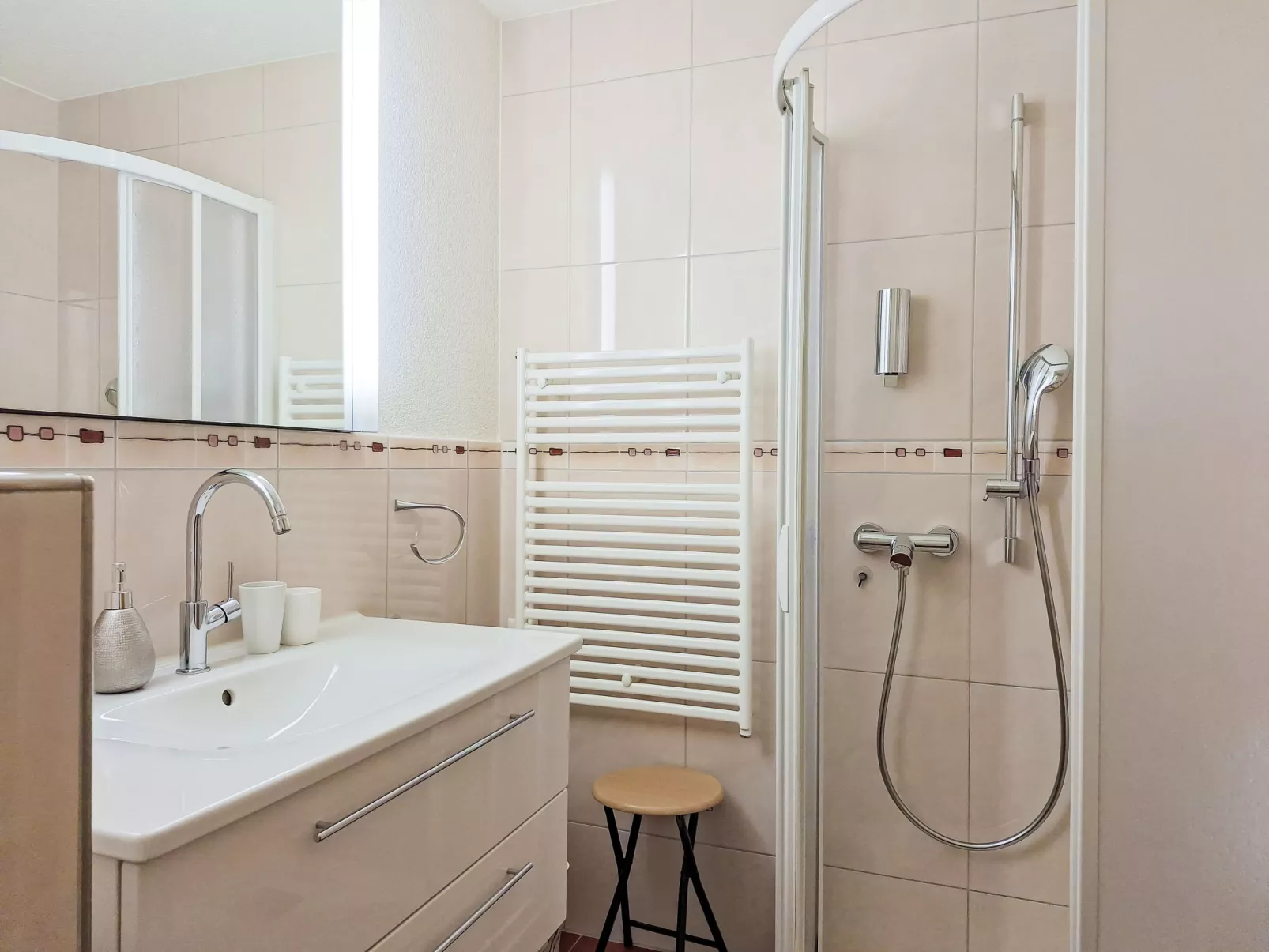 Beatrice Garden - Binnen