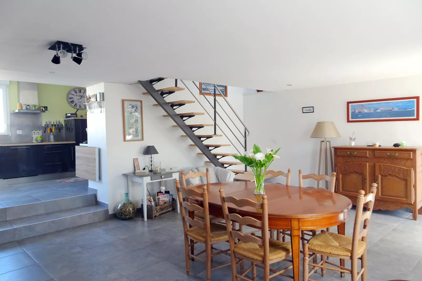Holiday home in Bricqueville sur Mer - Eetkamer