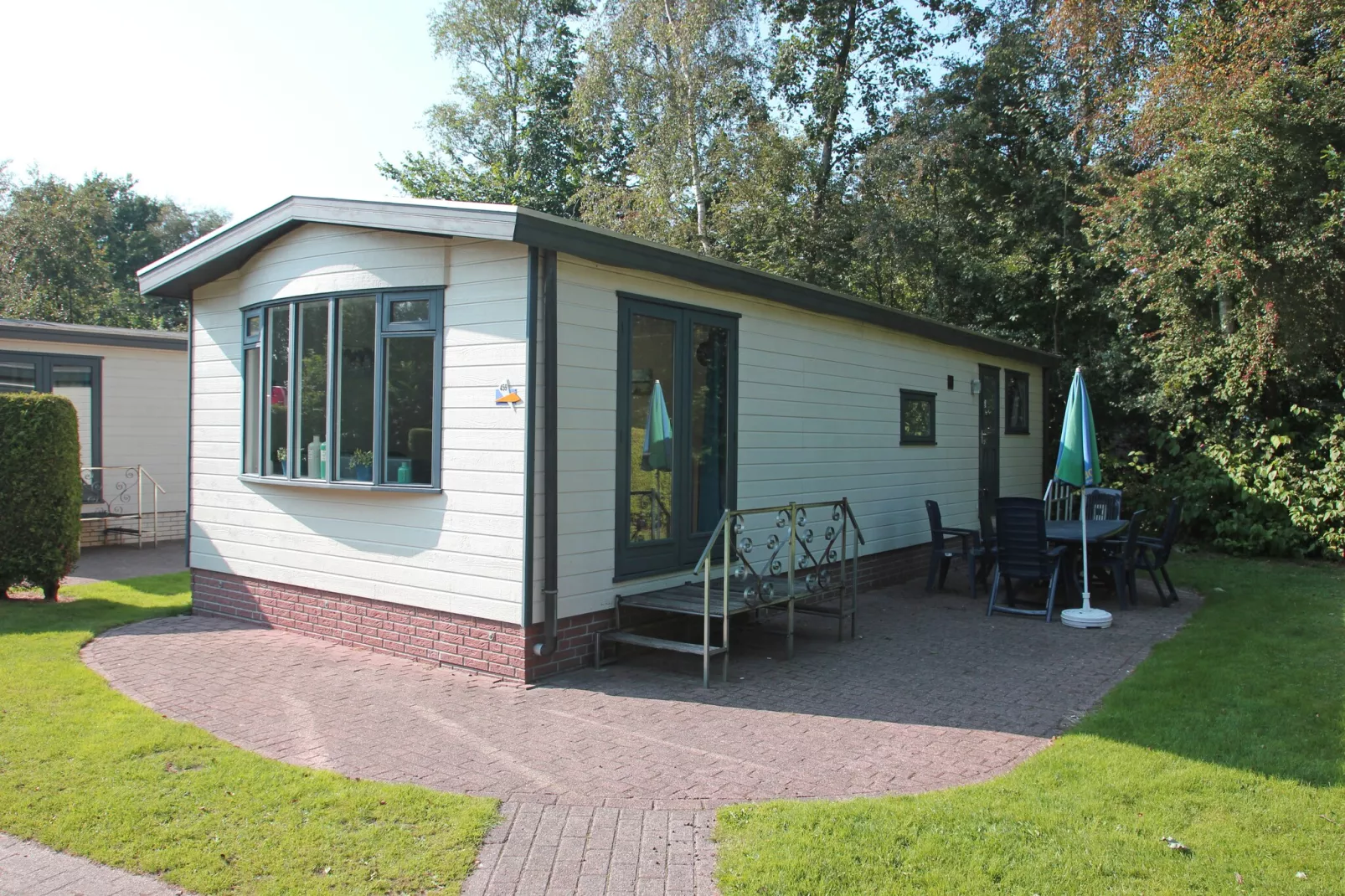Vakantiepark Bergumermeer 8 - Buitenkant zomer