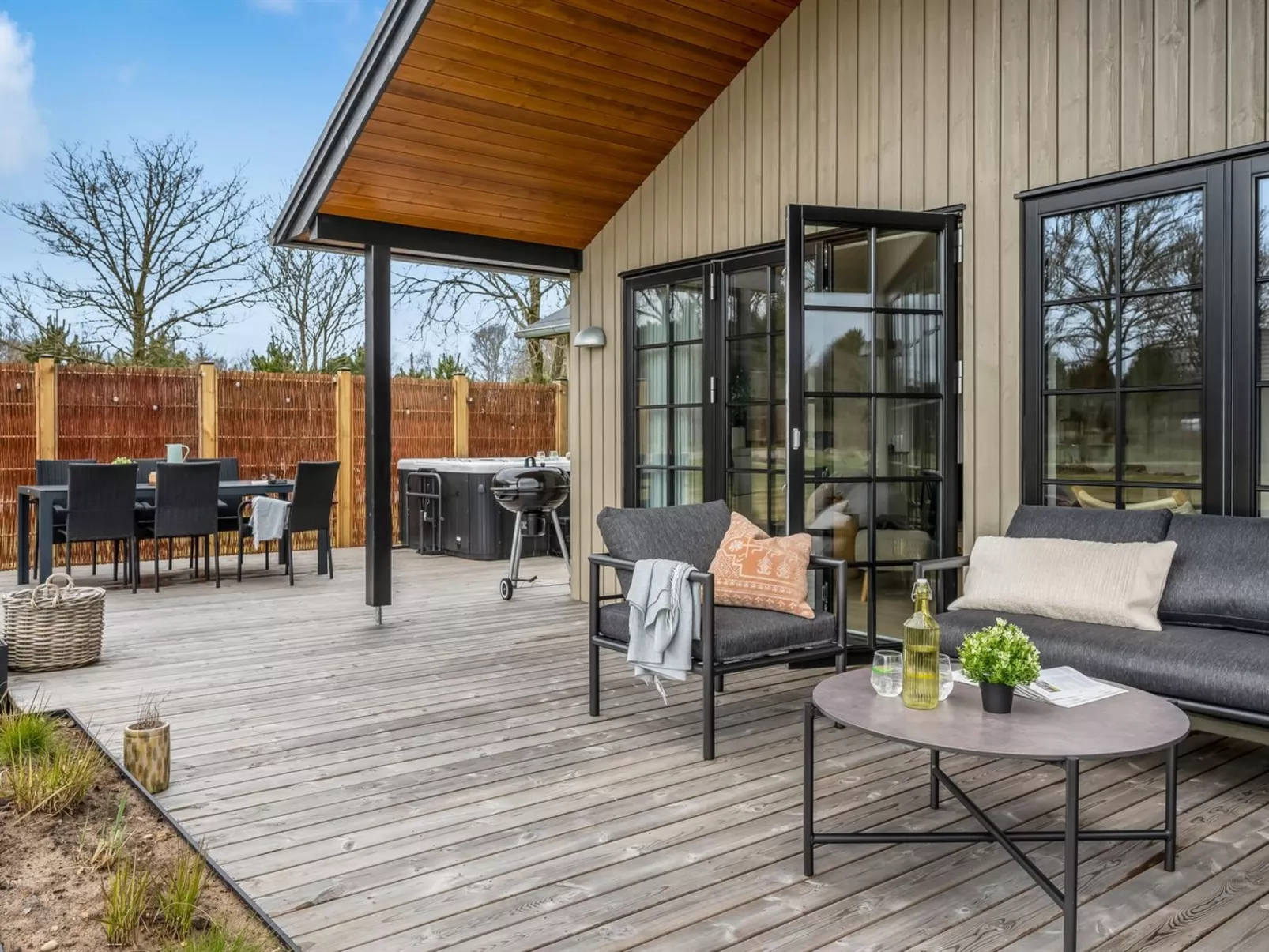 "Emin" - 2.8km from the sea - Buiten