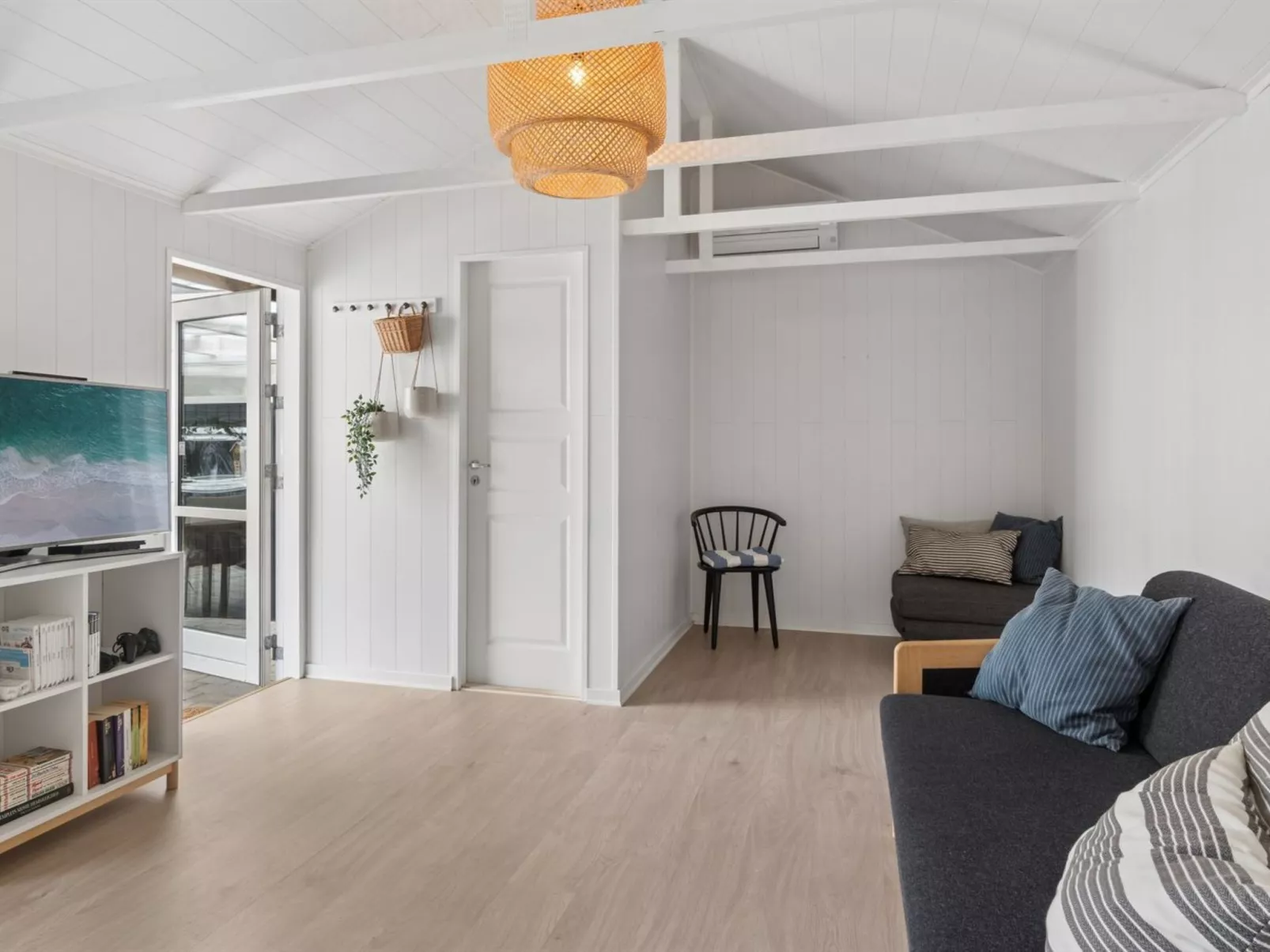 "Saija" - 2.1km from the sea - Binnen