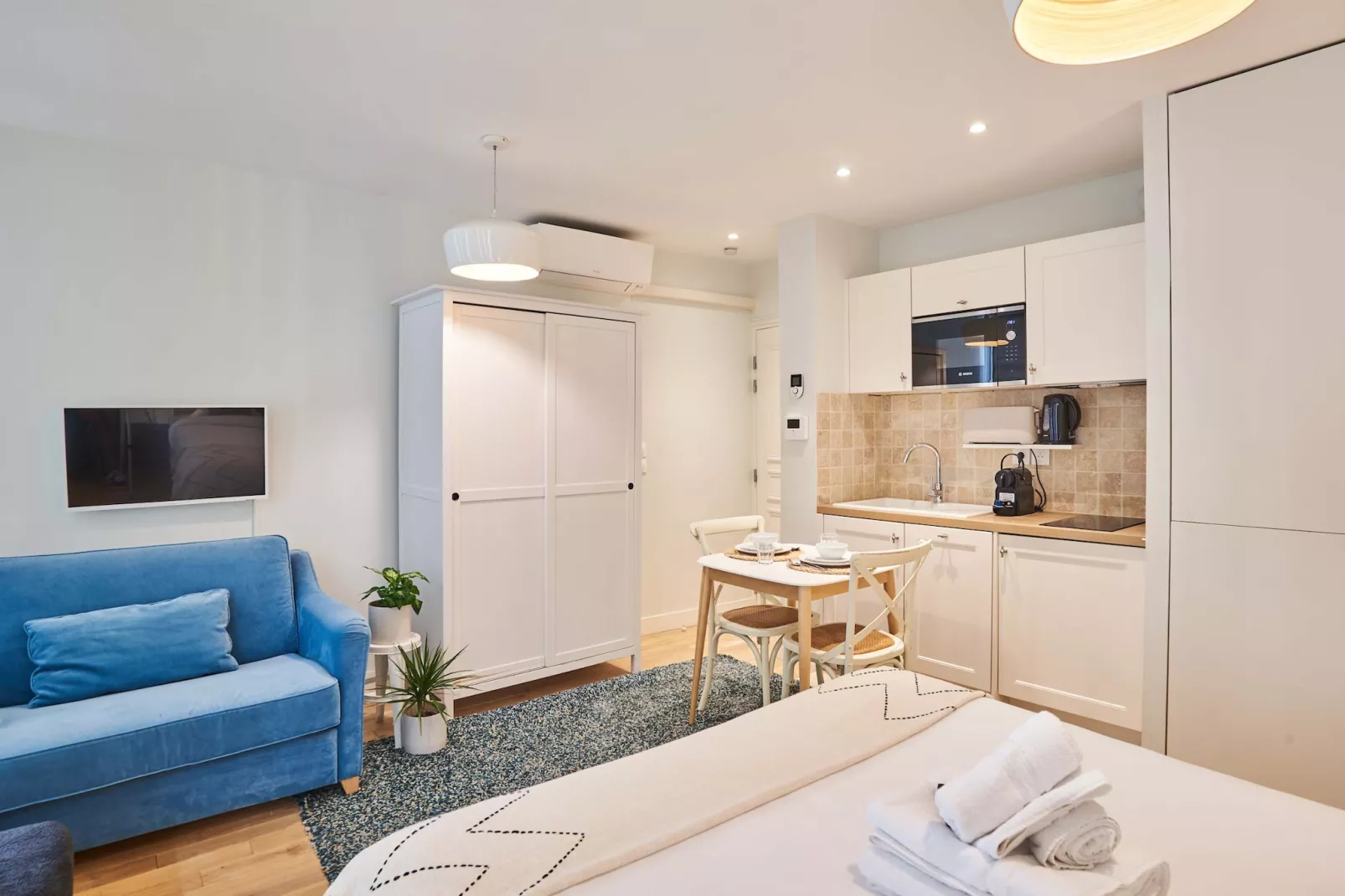 CHENIER 9 NEW - Niet-getagd