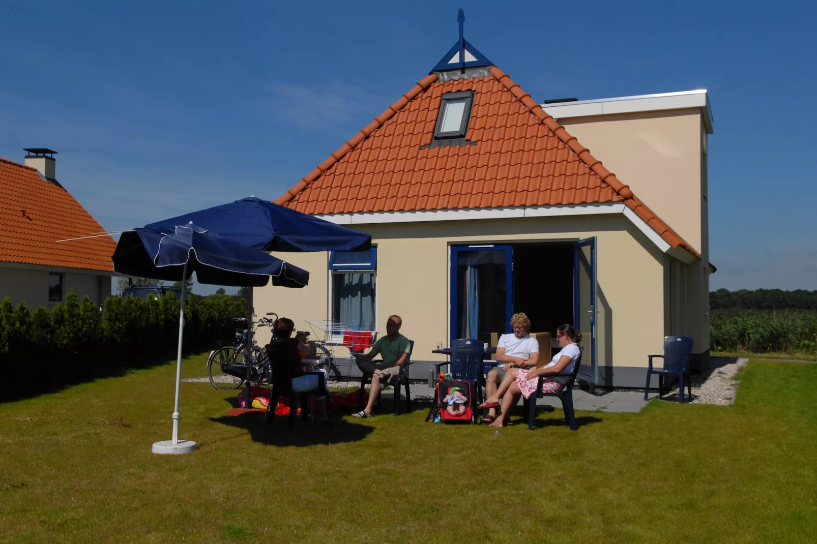 Vakantiepark Bergumermeer 10 - Buitenkant zomer