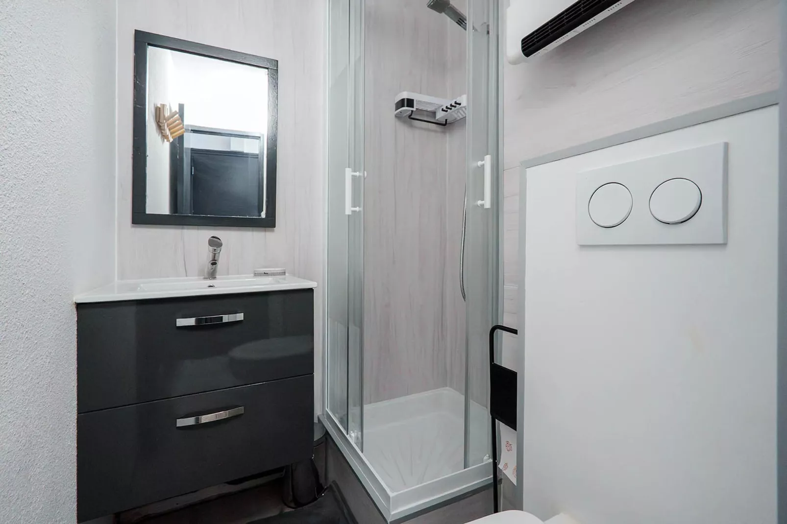 Port La Madrague N°13 - 2P4 - Badkamer