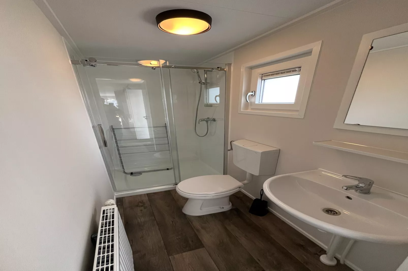 Vakantiepark Bergumermeer 11 - Badkamer