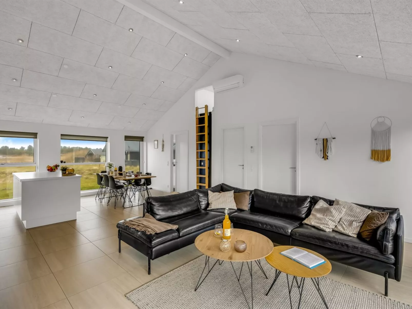 "Tatiane" - 1.5km from the sea - Binnen