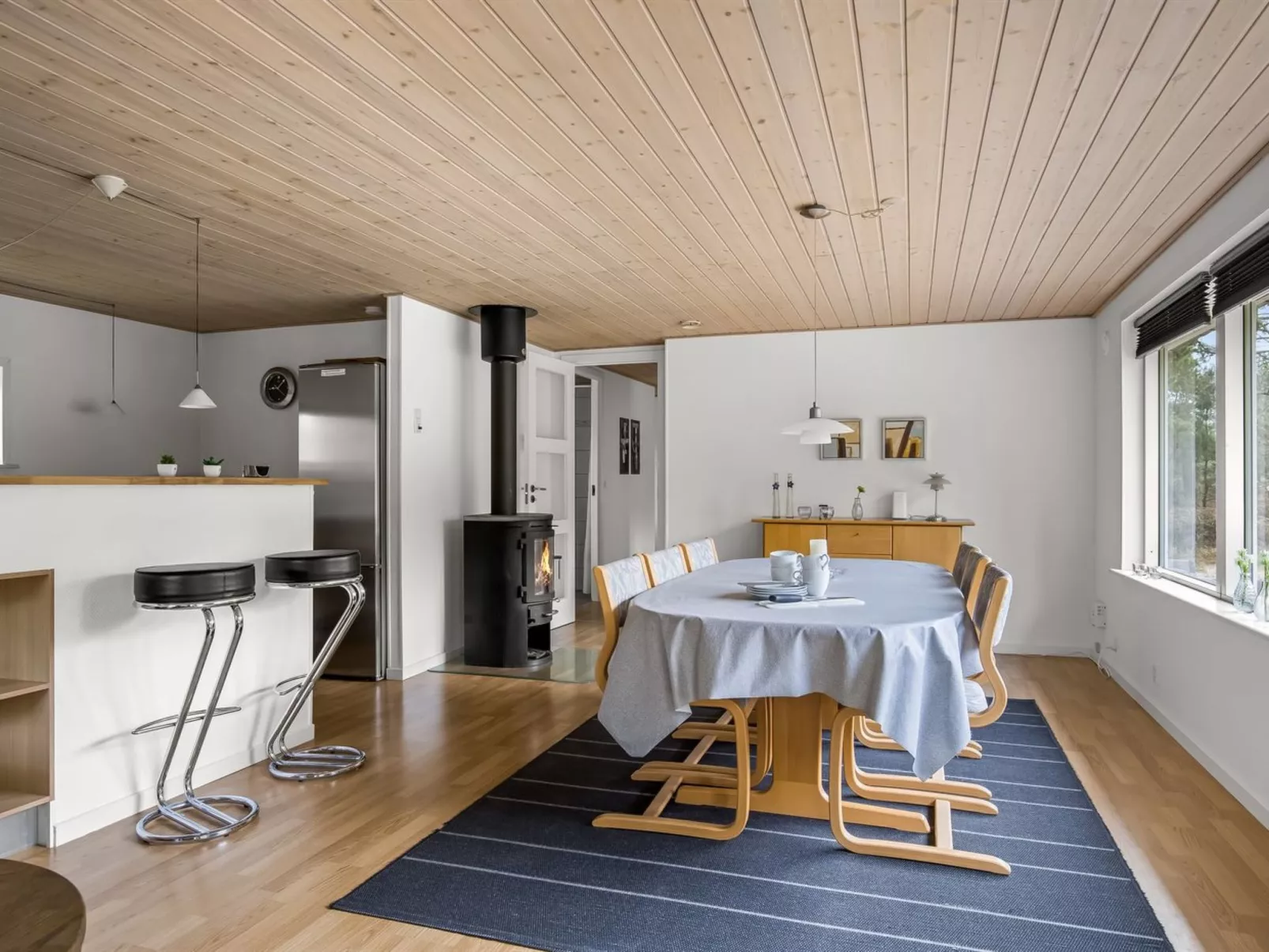 "Micke" - 3.2km from the sea - Binnen