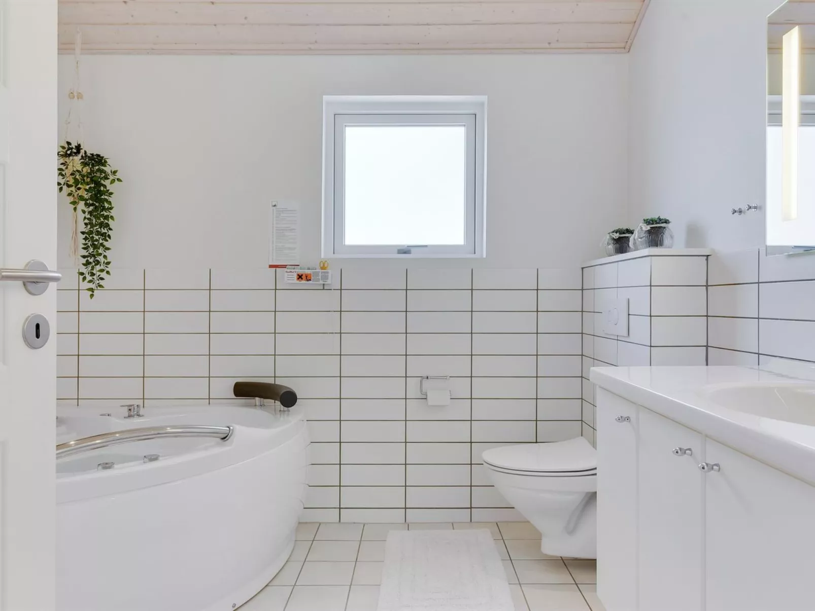 "Tessie" - 1.2km from the sea - Binnen