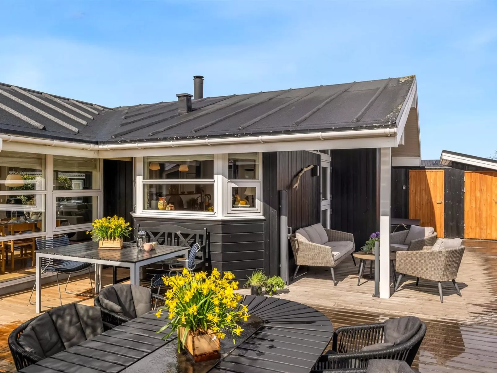 "Sjarlotte" - 100m from the sea - Buiten