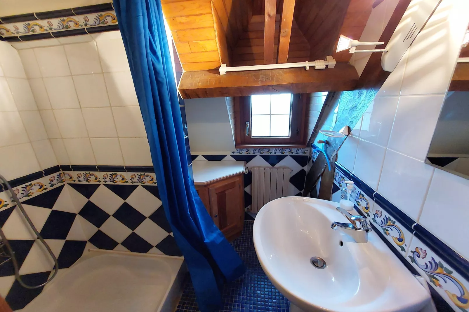 Granitsteinhaus in St Pol-de-Léon - Badkamer