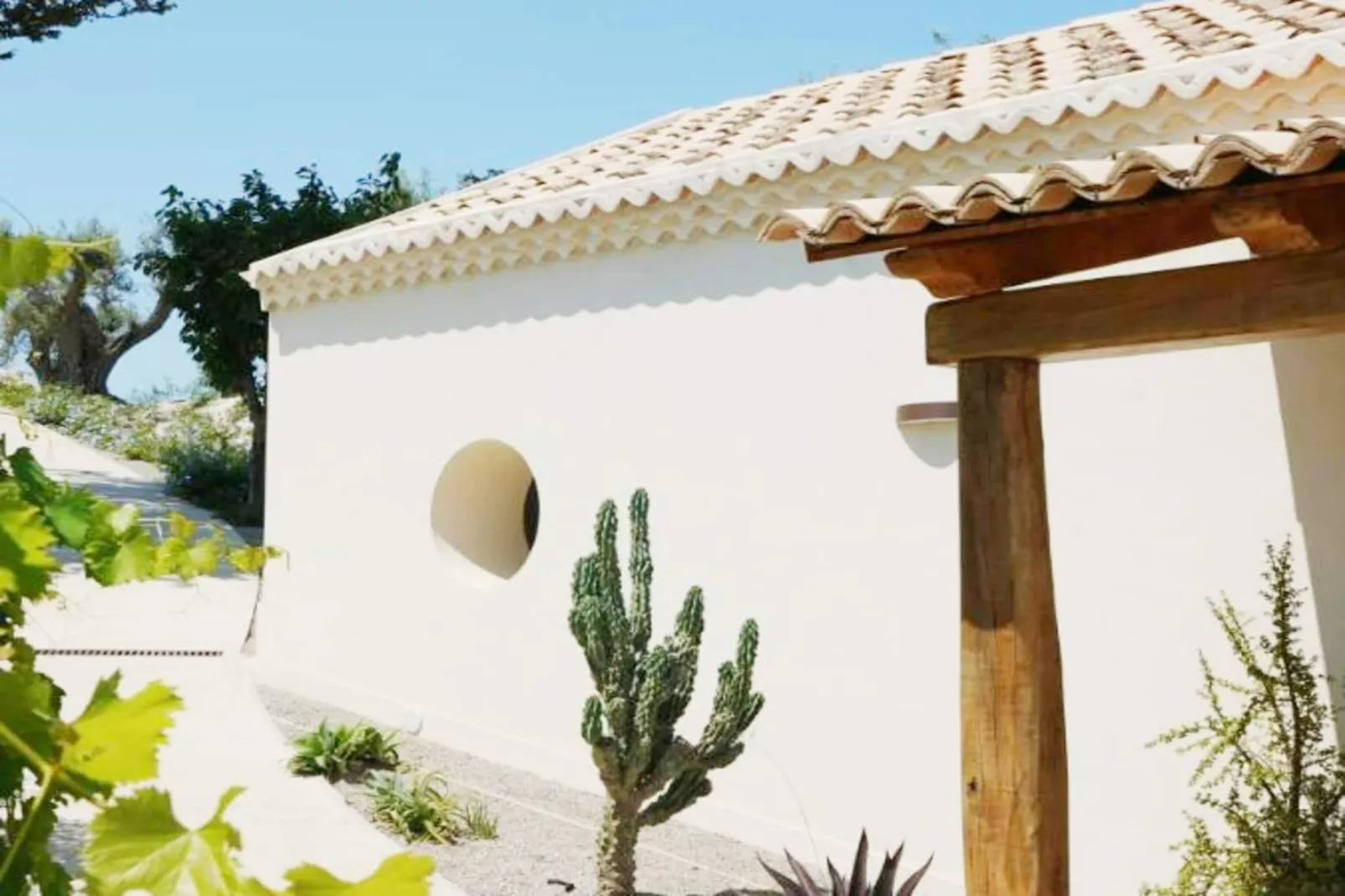 JATU RETREAT - Buitenkant zomer