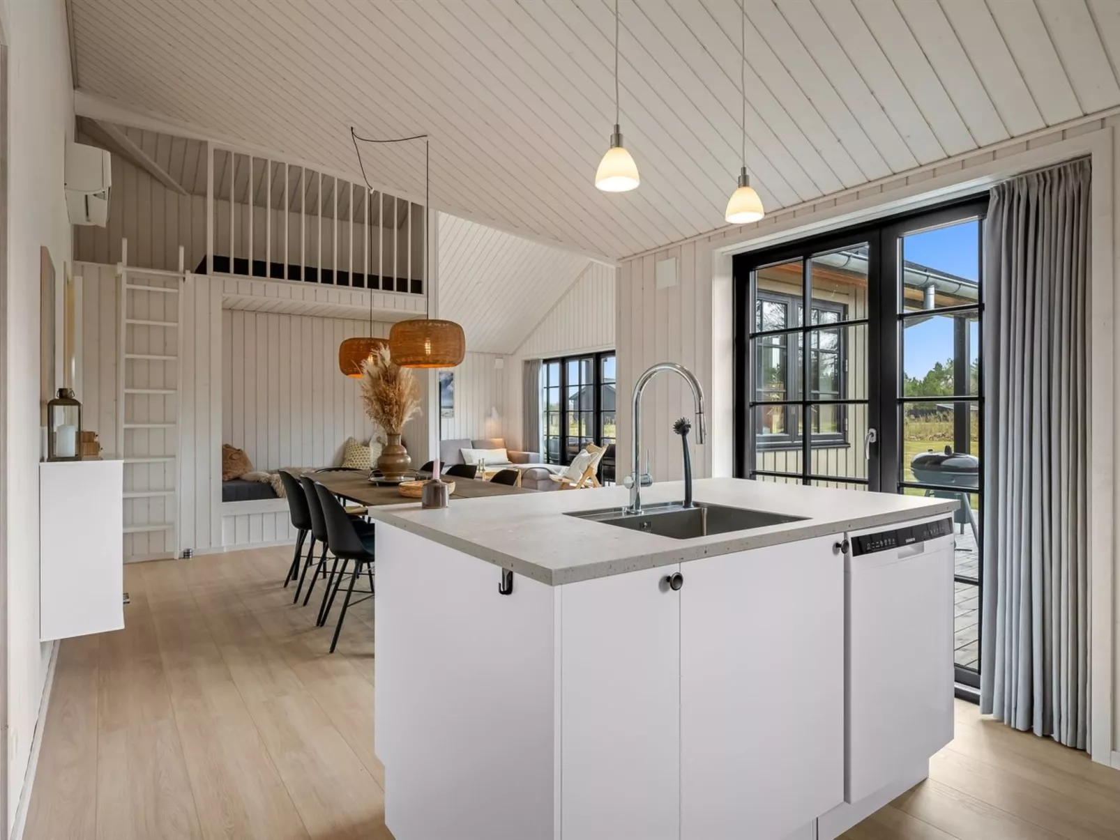 "Emin" - 2.8km from the sea - Binnen