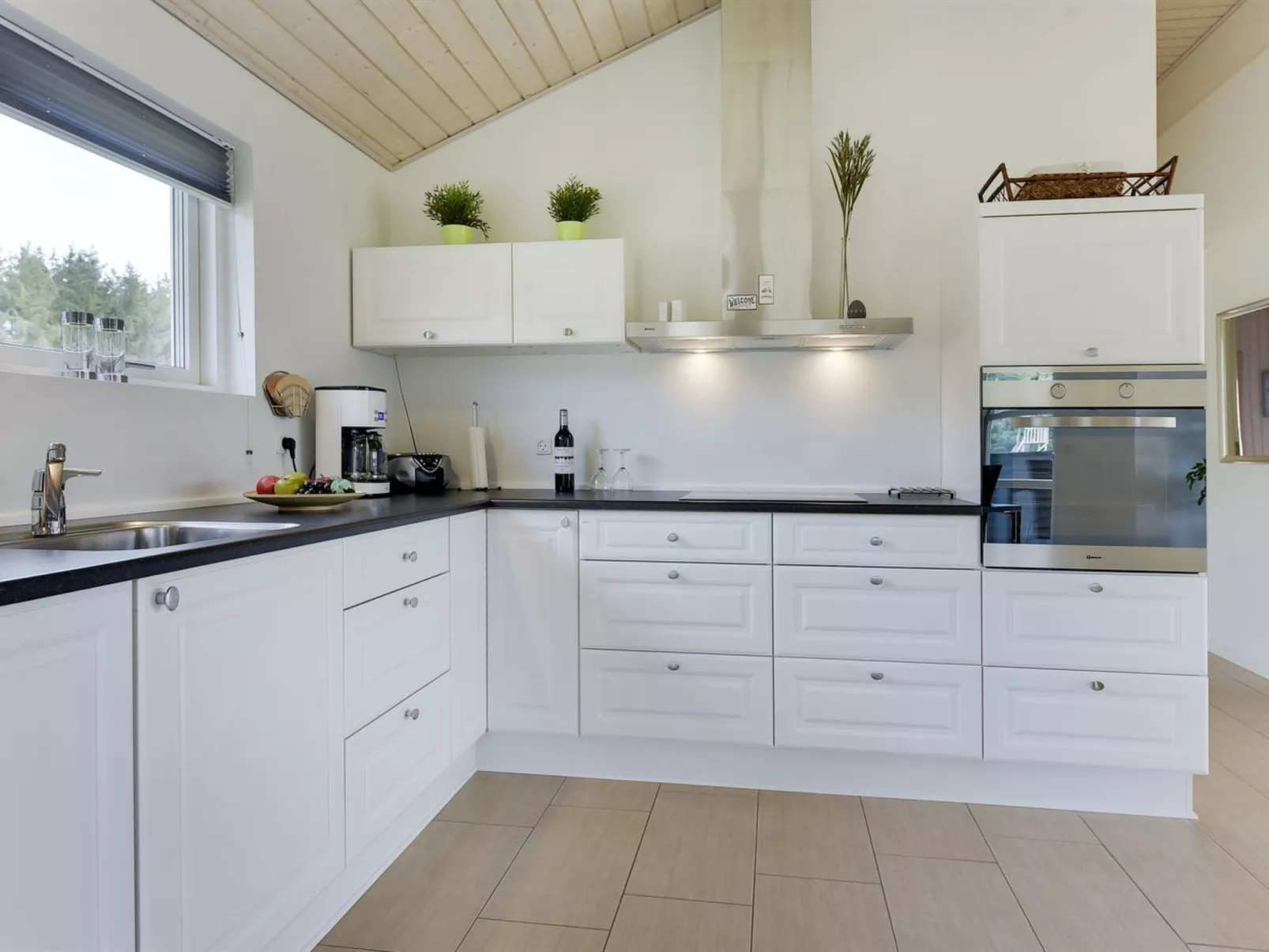 "Tessie" - 1.2km from the sea - Binnen