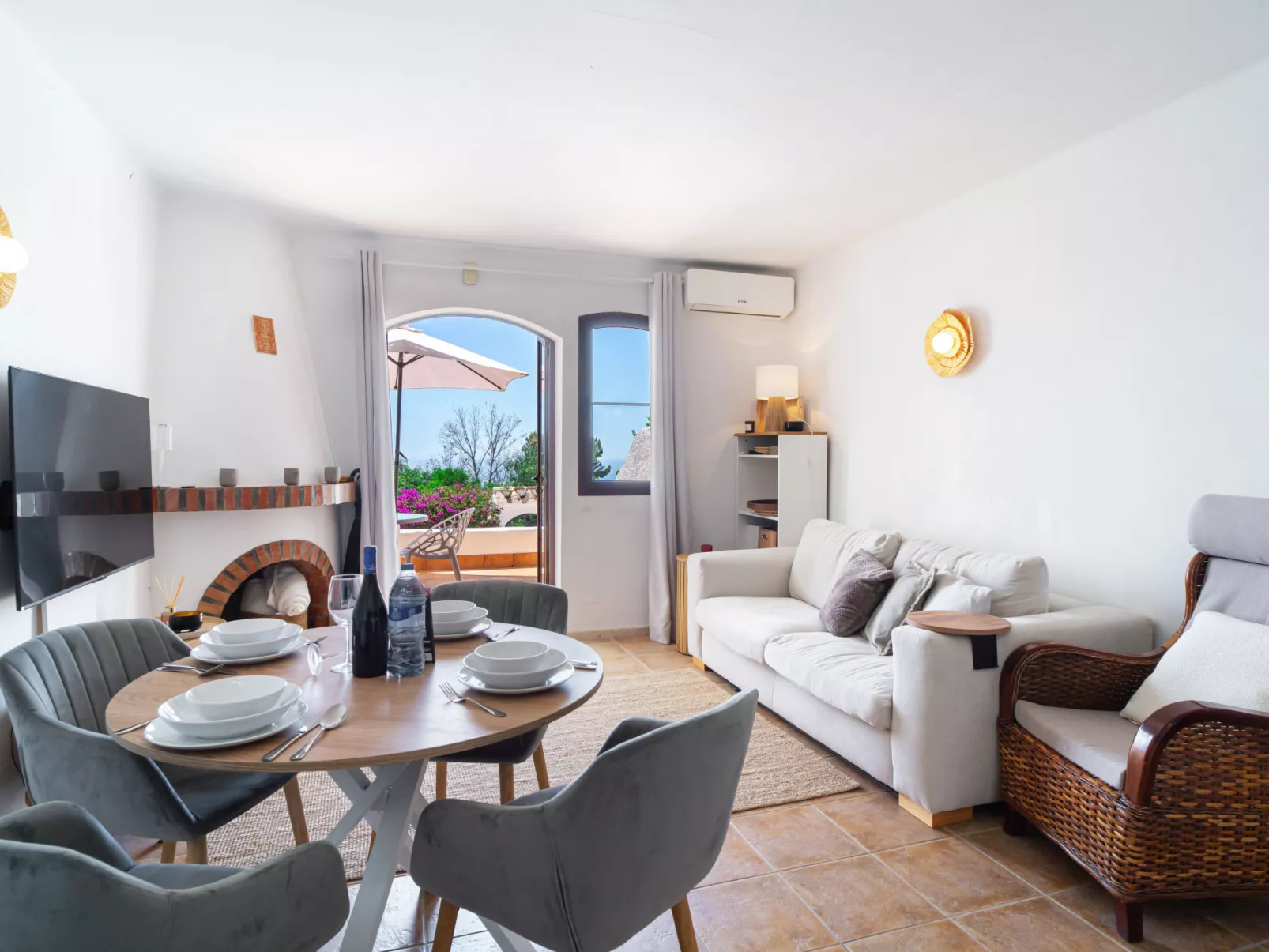 Hibiscos 72 Deluxe by Casasol