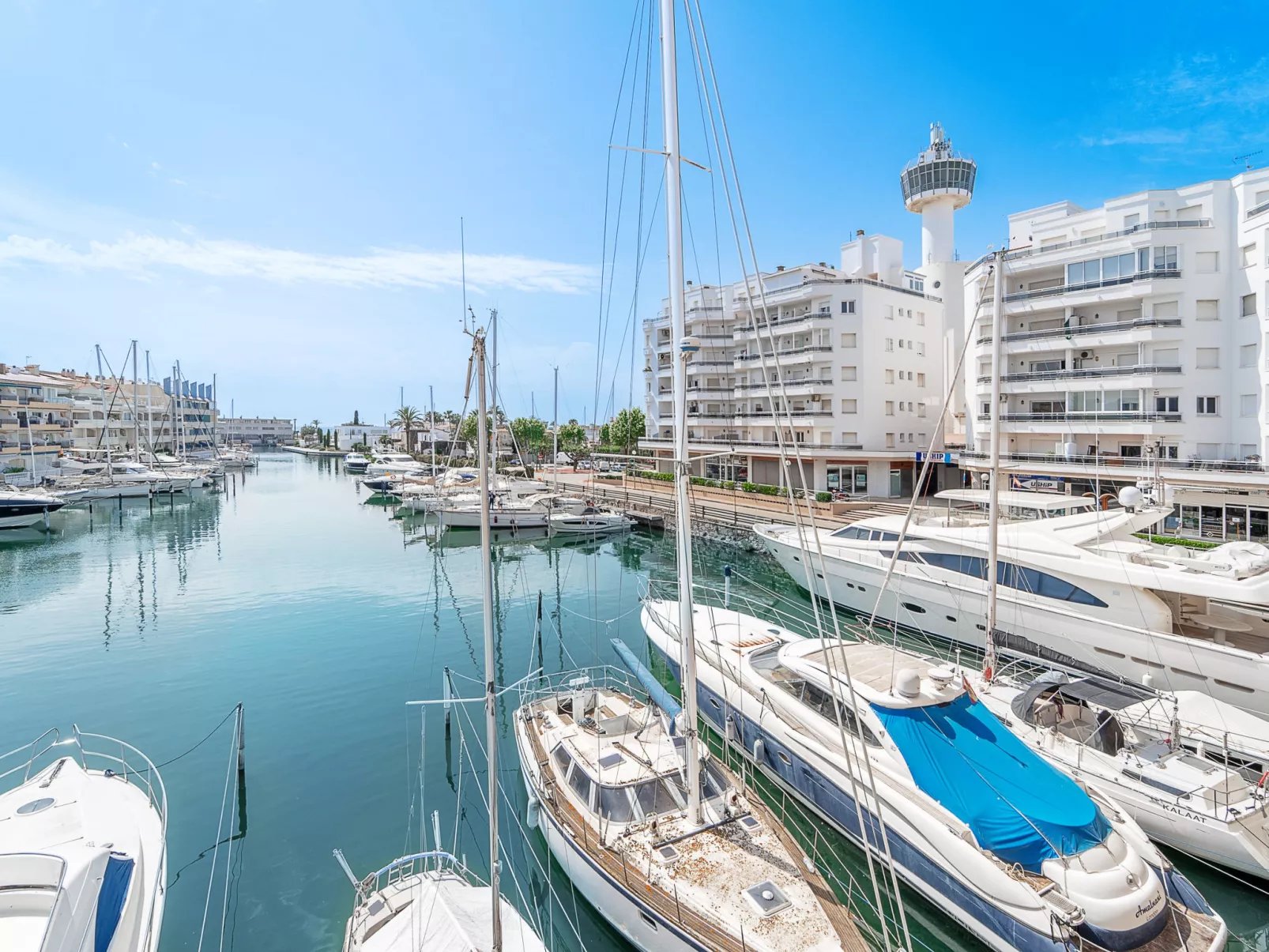 WELCS APARTAMENTO 158 EMP con vistas al canal